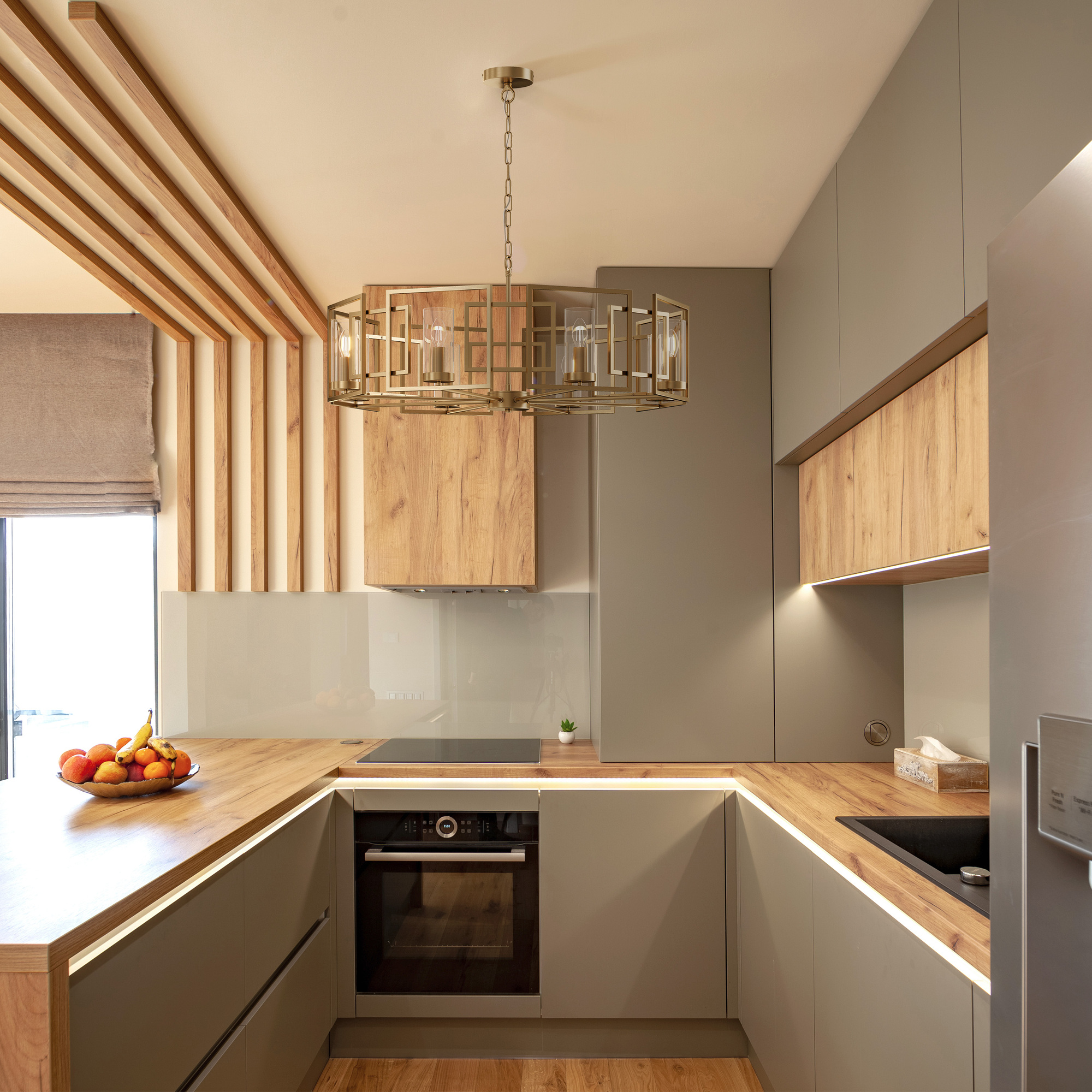 Дополнительная картинка Подвесная люстра Maytoni Bowi H009PL-08G