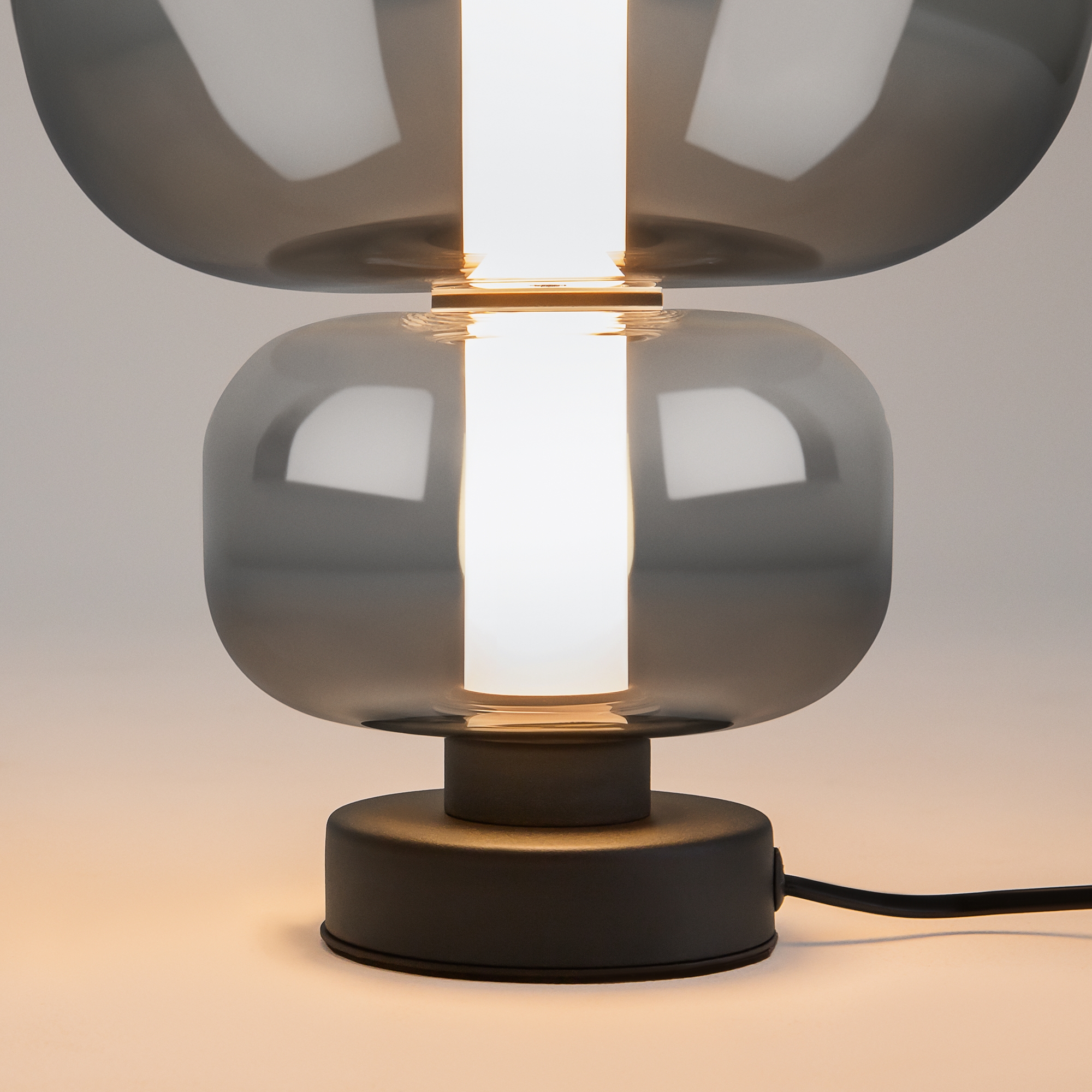 Дополнительная картинка Настольный светильник Maytoni MOD364TL-L15B3K