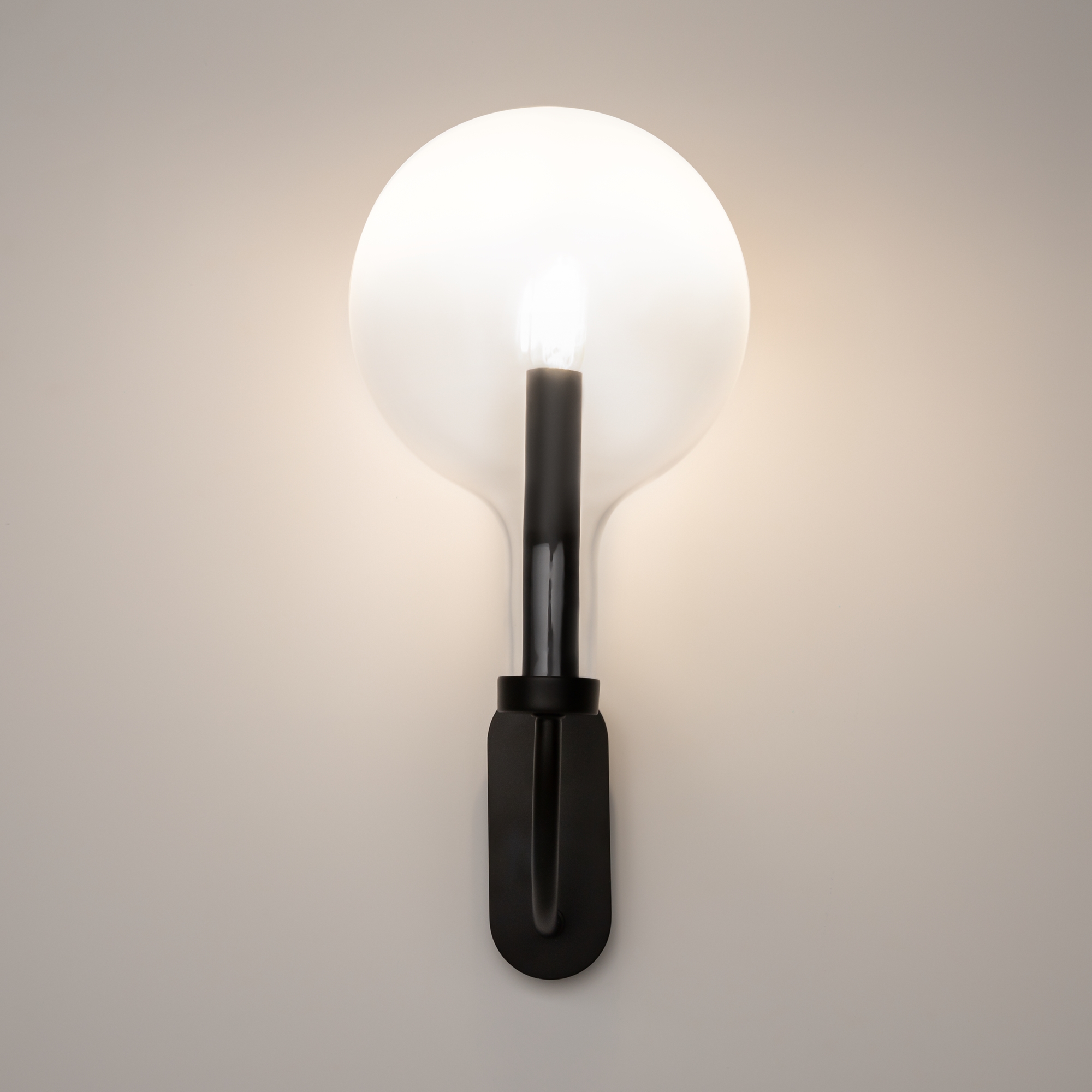 Дополнительная картинка Настенный светильник (бра) Maytoni MOD333WL-01B