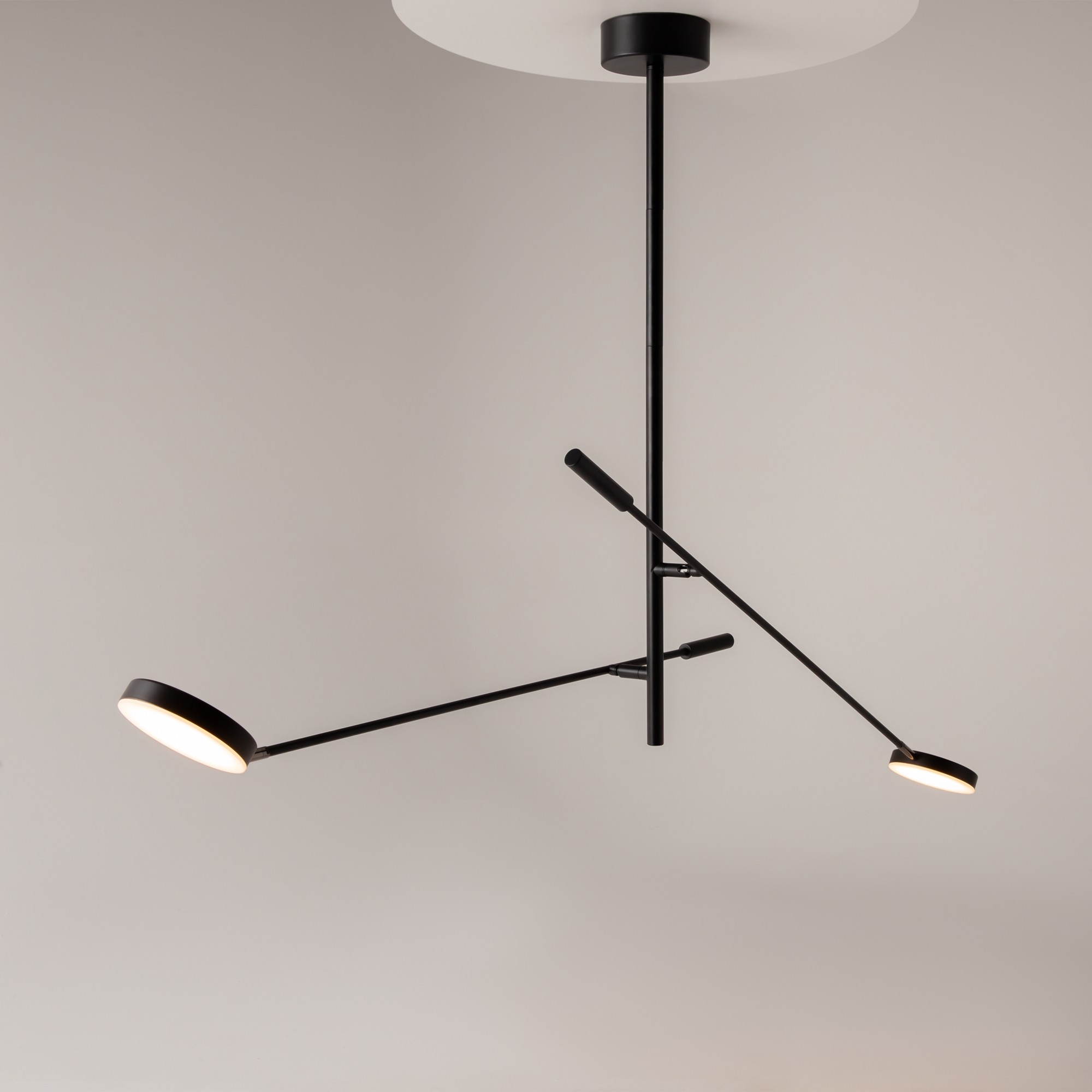 Дополнительная картинка Подвесной светильник Maytoni MOD070CL-L15B3K1