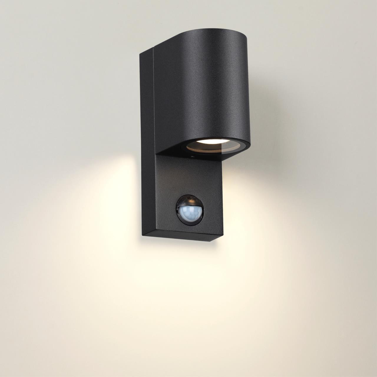 Картинка 4390/1W HIGHTECH ODL23 561 черный/металл/пвх стойкий к УФ излучению Настенный светильник с датчиком движения IP44 LED GU10 7W MOTTO