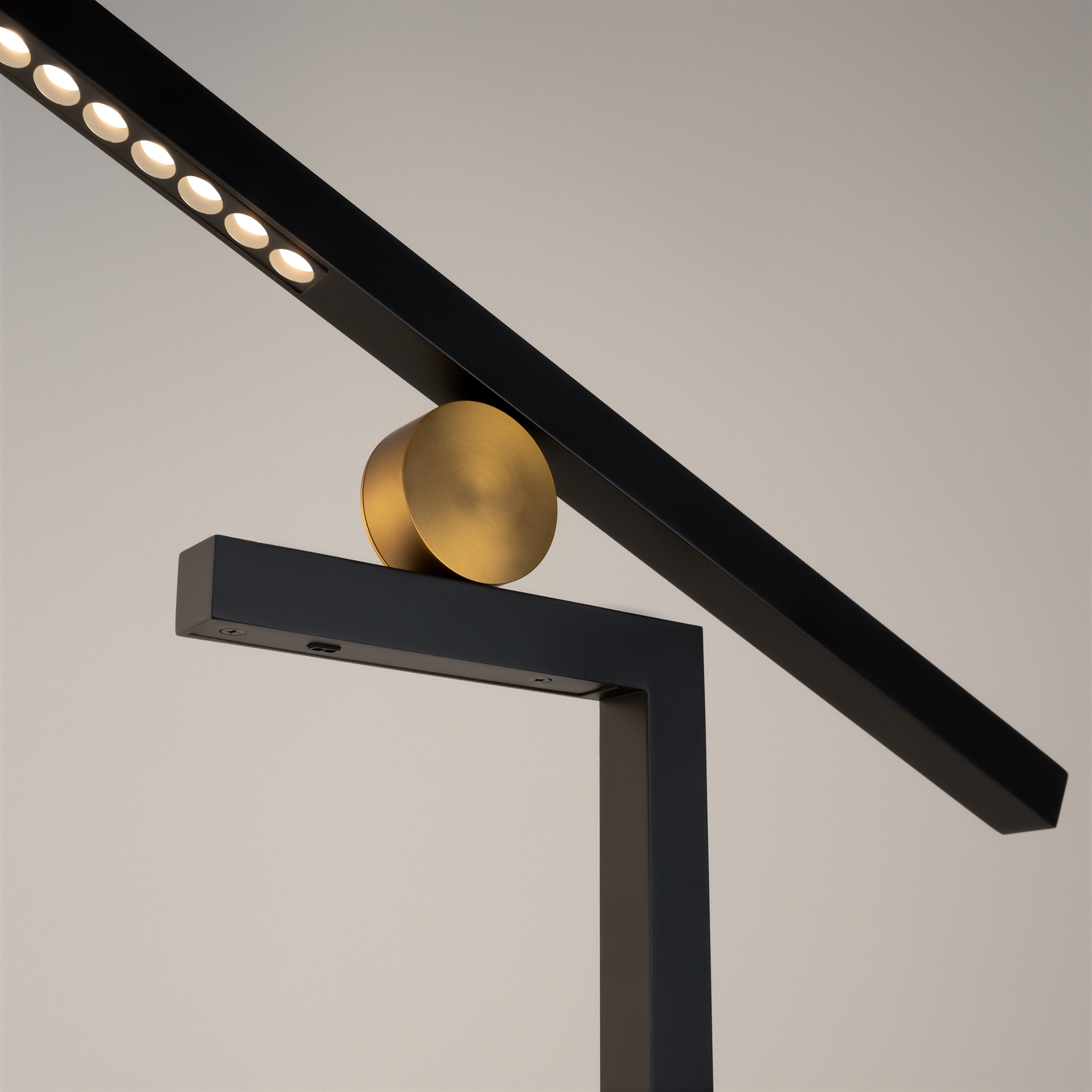 Картинка Напольный светильник (торшер) Maytoni MOD363FL-L14B3K