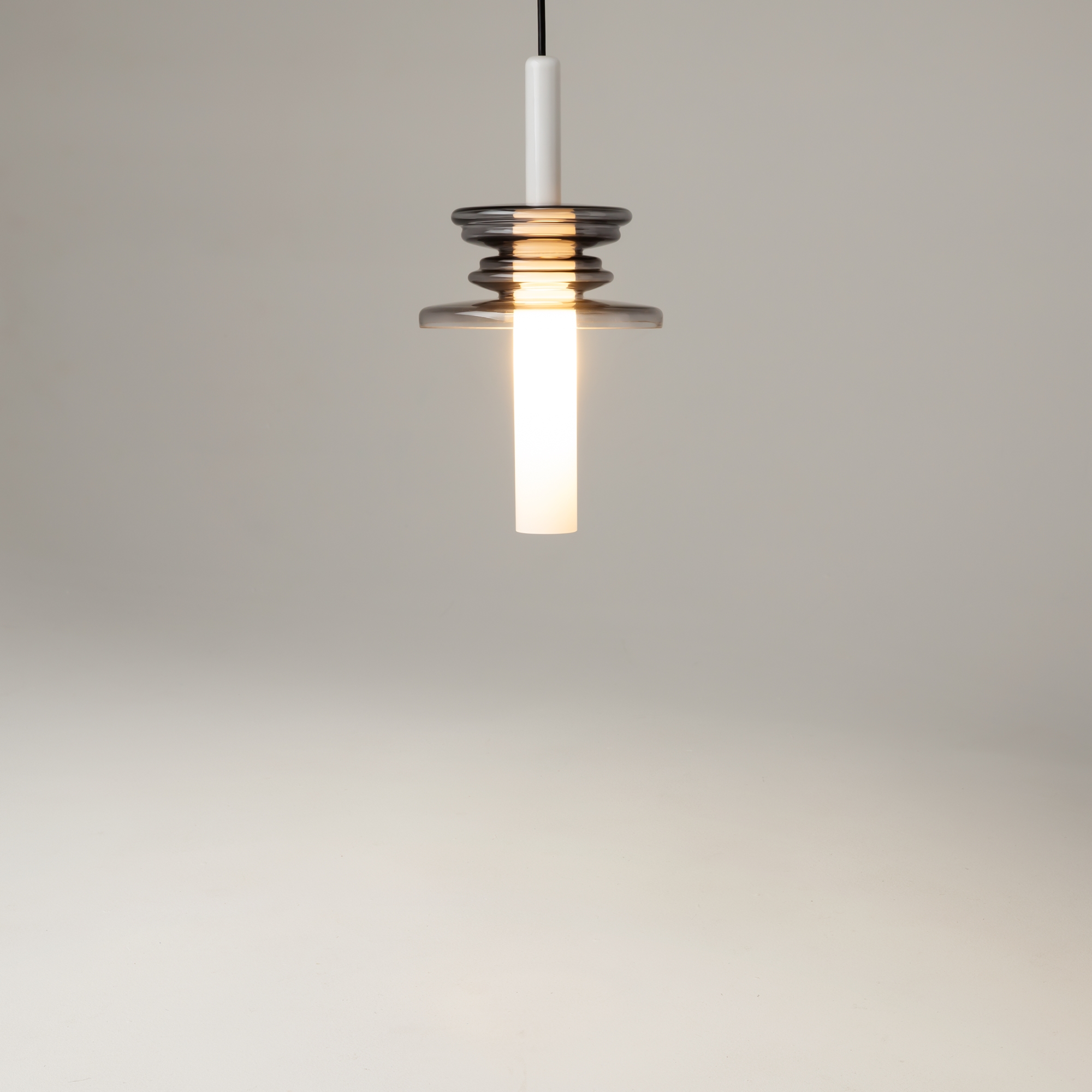 Дополнительная картинка Подвесной светильник Maytoni MOD255PL-01B4