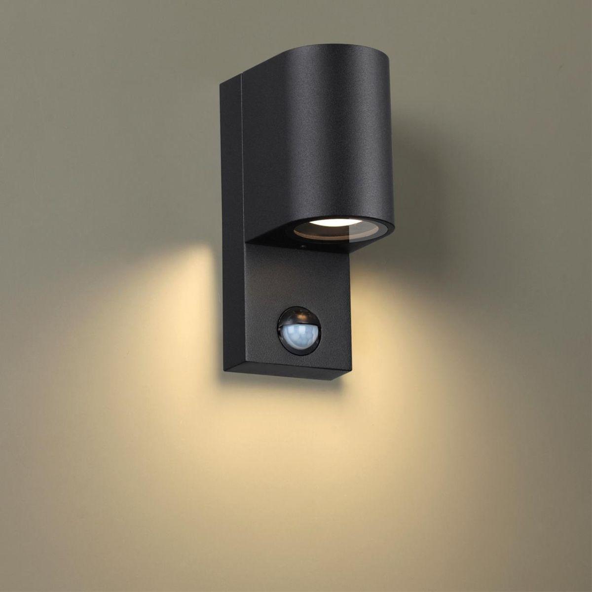 Картинка 4390/1W HIGHTECH ODL23 561 черный/металл/пвх стойкий к УФ излучению Настенный светильник с датчиком движения IP44 LED GU10 7W MOTTO