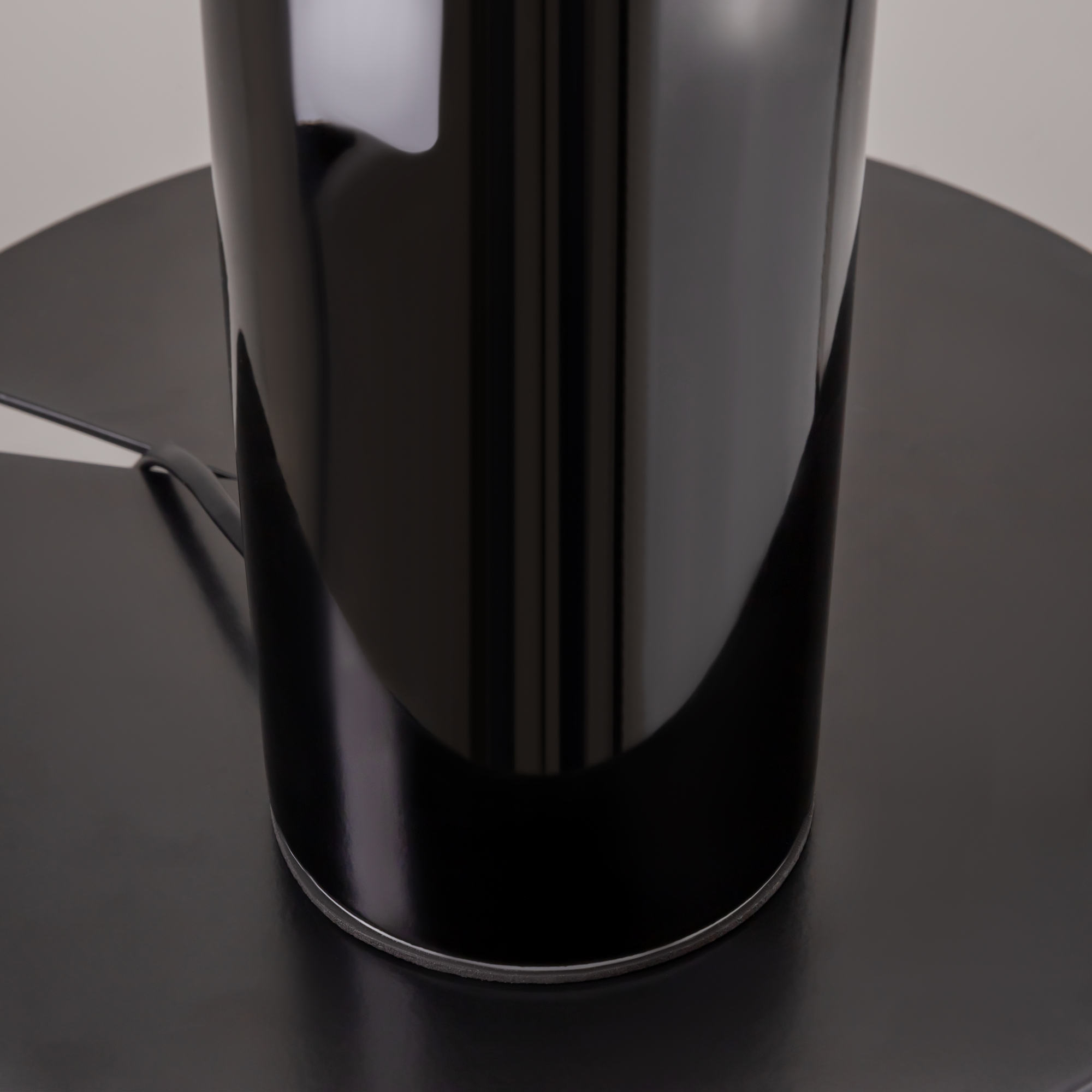 Дополнительная картинка Настольный светильник Maytoni MOD177TL-01B