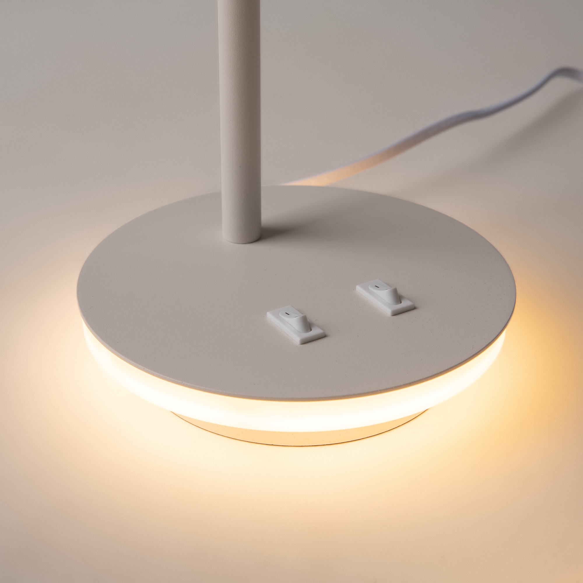 Картинка Настольная лампа Maytoni Estudo Z010TL-L8W3K