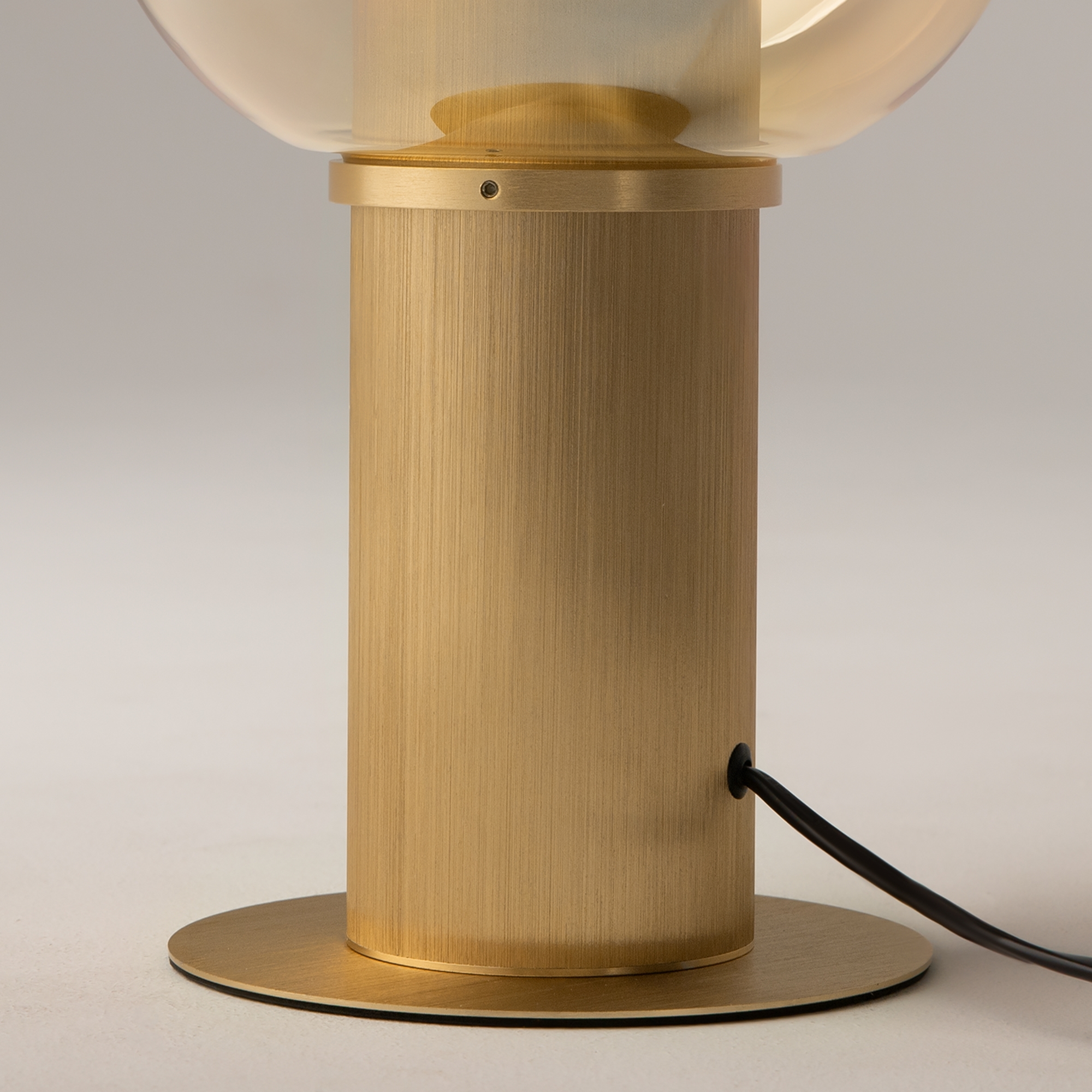 Дополнительная картинка Настольный светильник Maytoni MOD414TL-01G