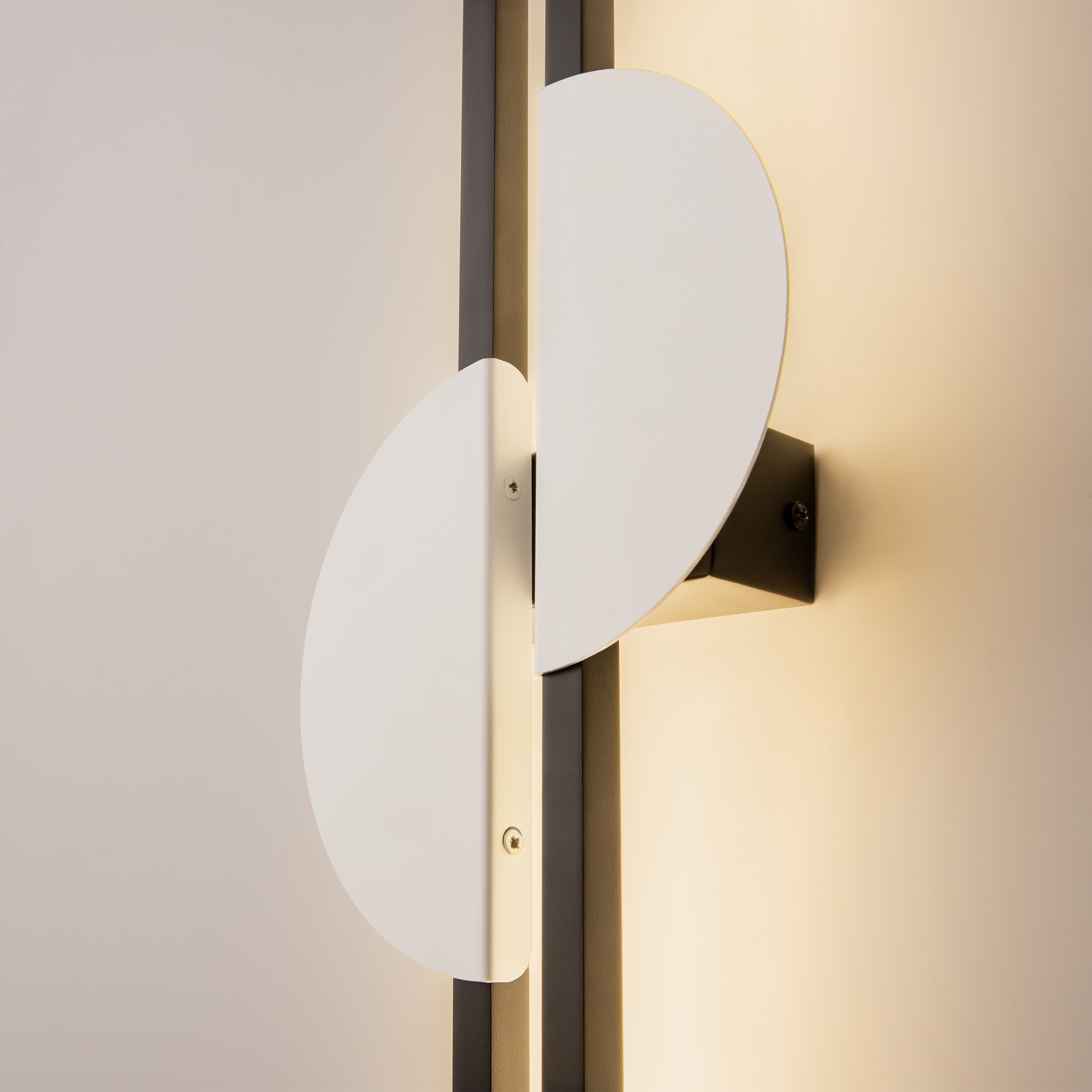 Дополнительная картинка Настенный светильник (бра) Maytoni MOD179WL-L22W4K1