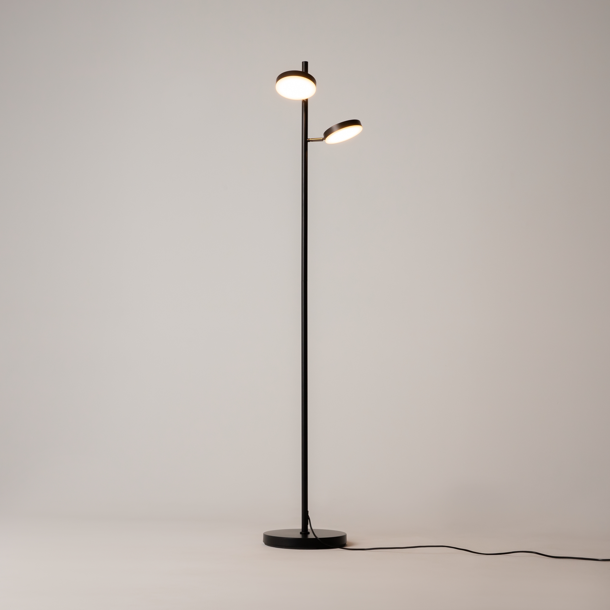 Дополнительная картинка Напольный светильник (торшер) Maytoni MOD070FL-L12B3K