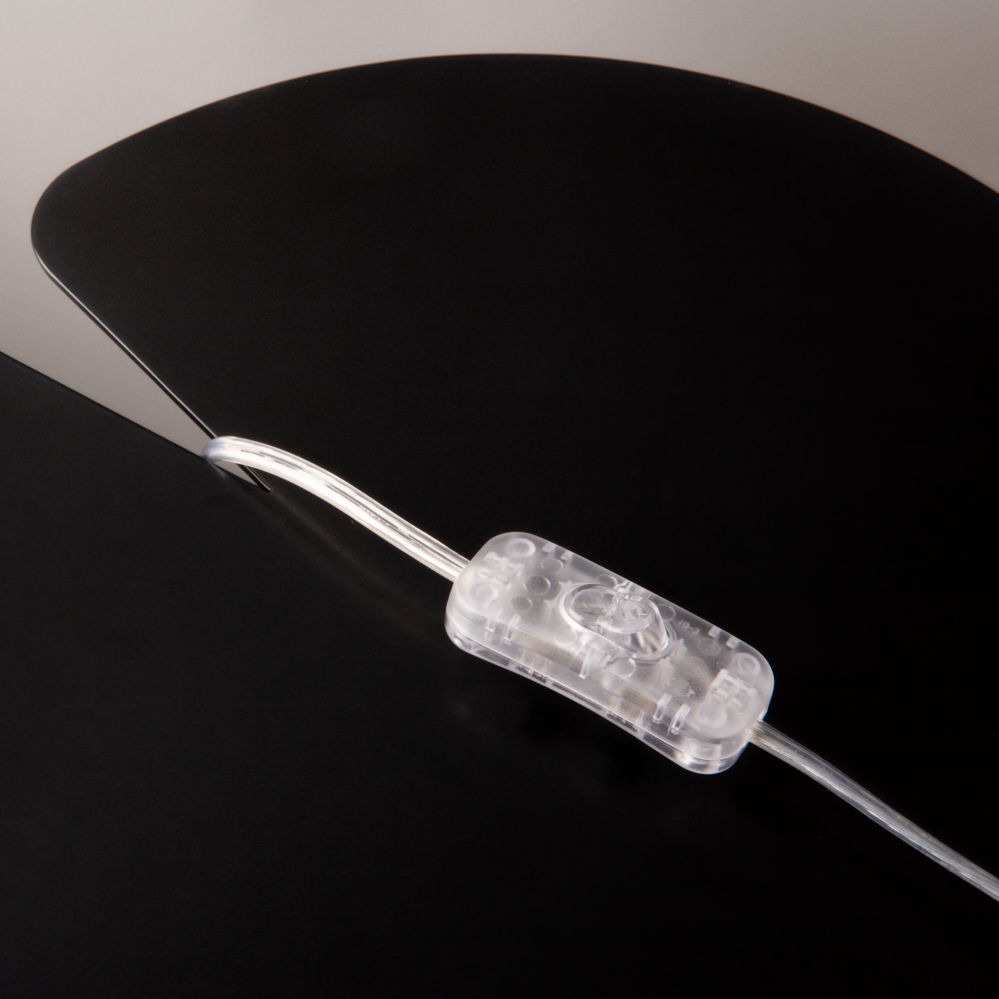 Дополнительная картинка Настольный светильник Maytoni MOD151TL-01G