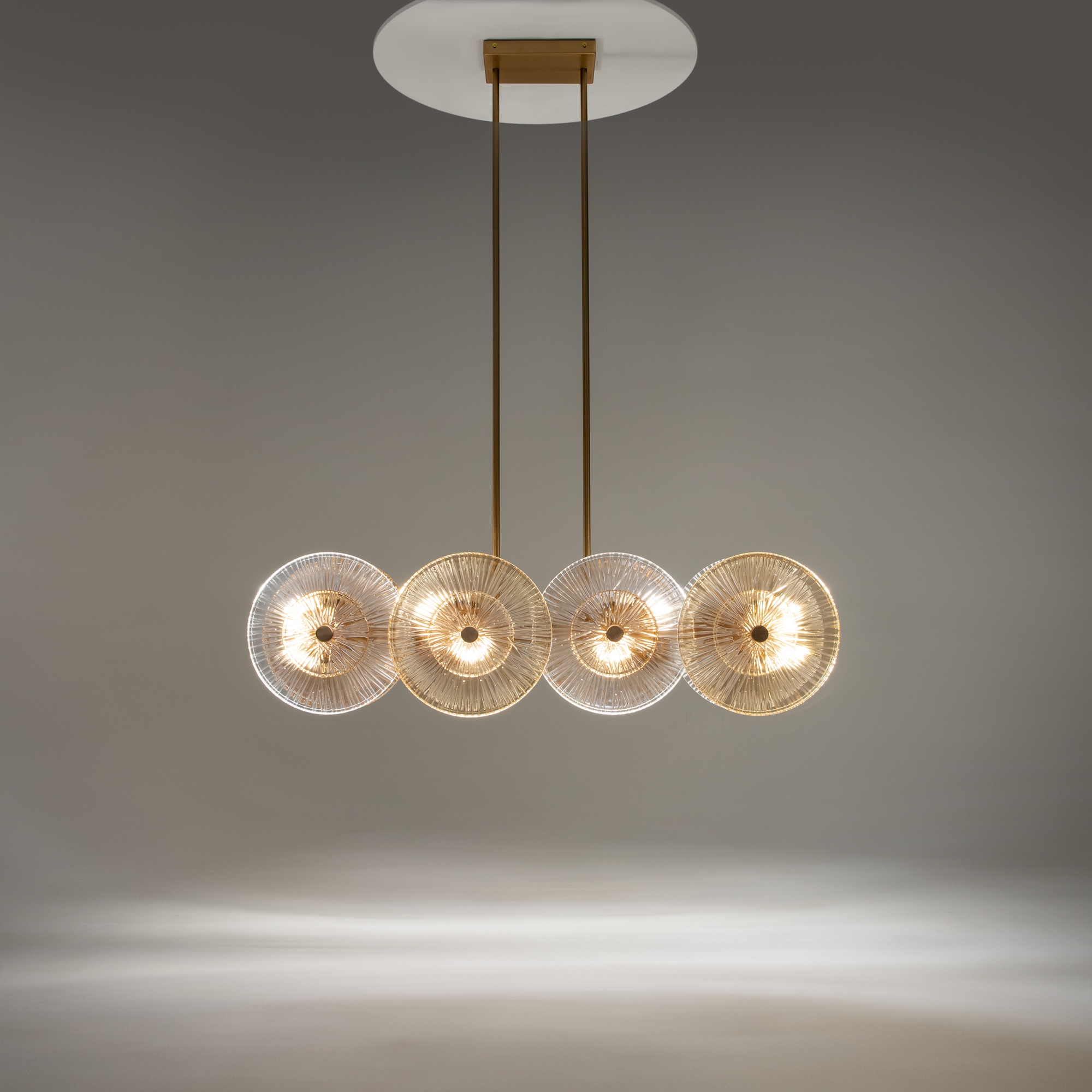 Дополнительная картинка Подвесной светильник Maytoni MOD007PL-08G1