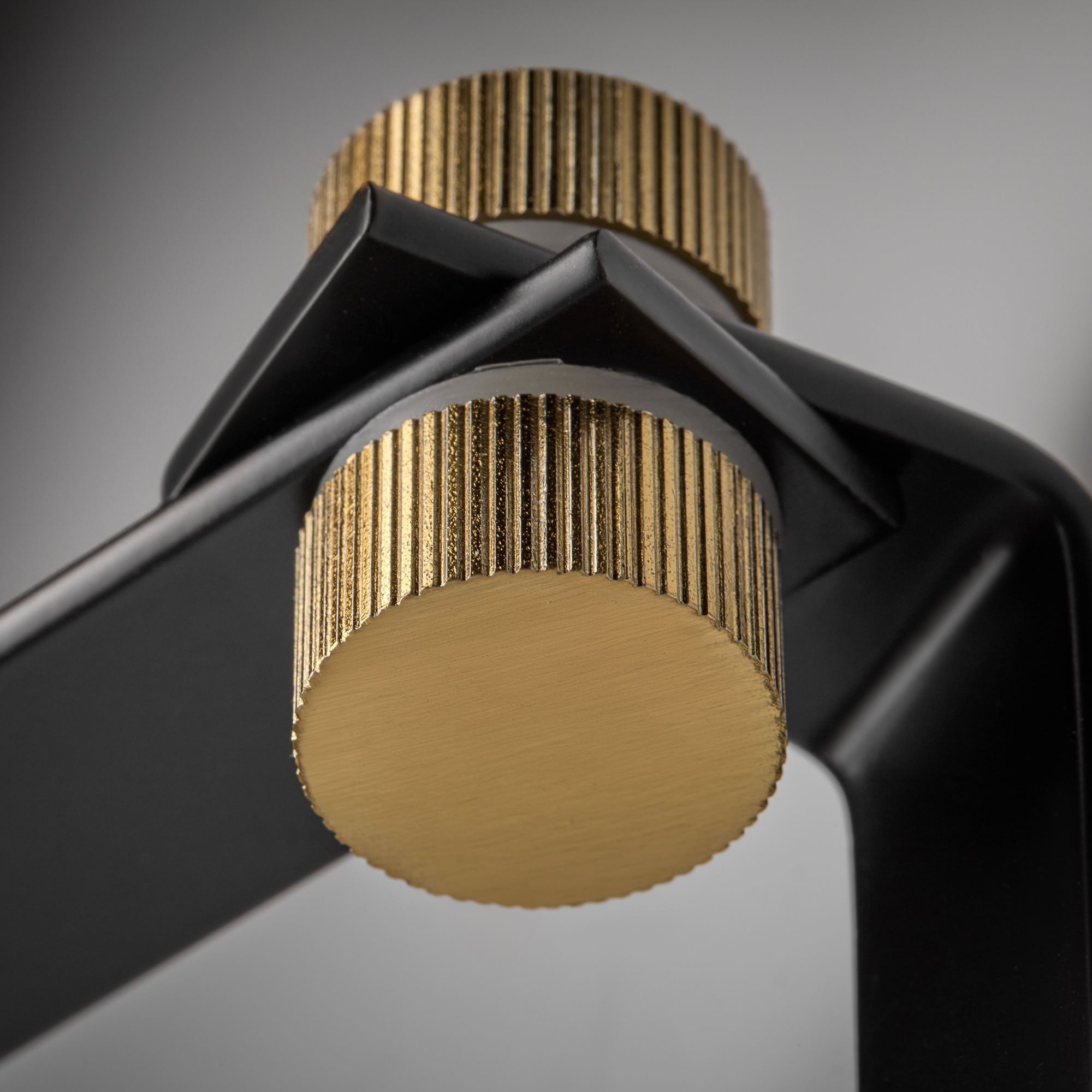 Дополнительная картинка Настенный светильник (бра) Freya FR5383WL-01B