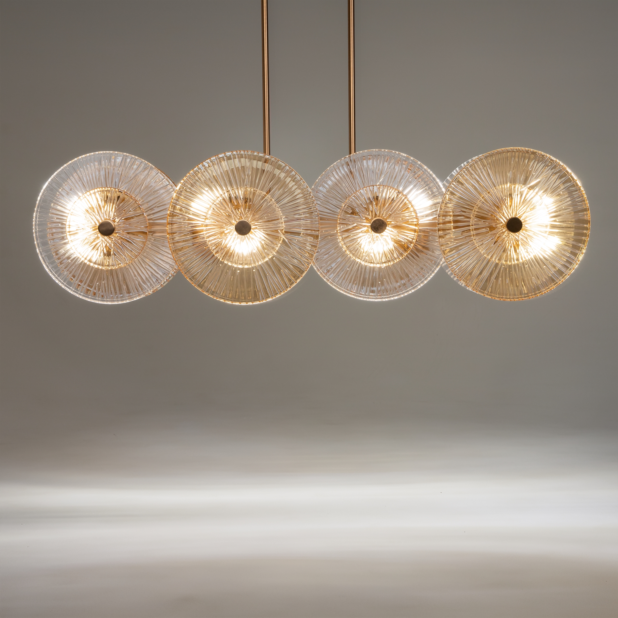 Дополнительная картинка Подвесной светильник Maytoni MOD007PL-08G1