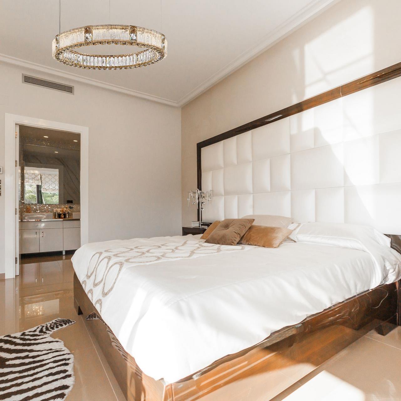 Дополнительная картинка Подвесной светильник Templum 4204-8P