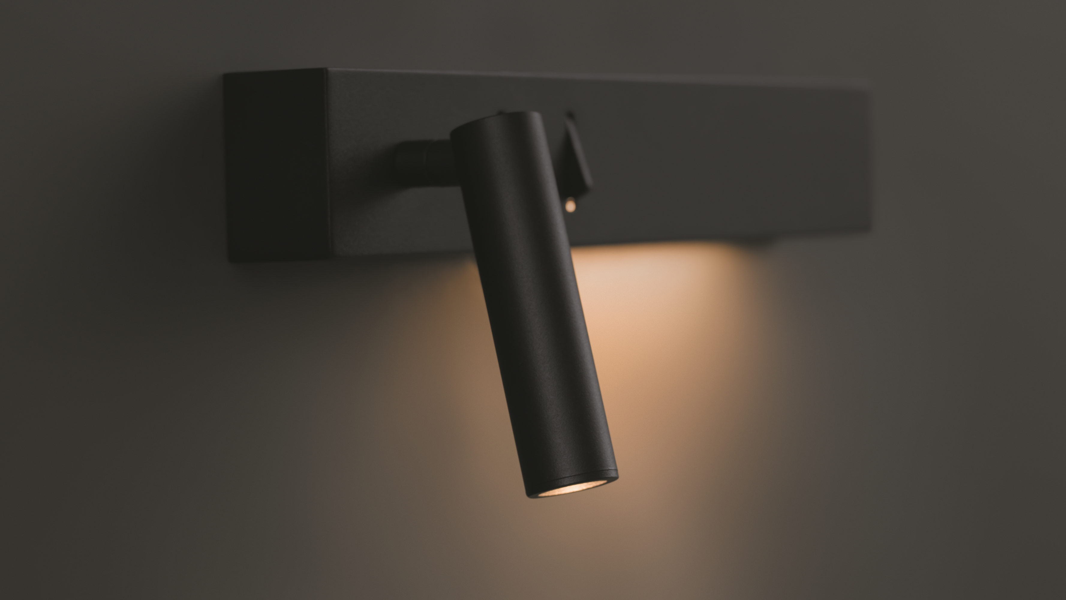 Дополнительная картинка Настенный светодиодный светильник Maytoni Comodo C031WL-L8B3K