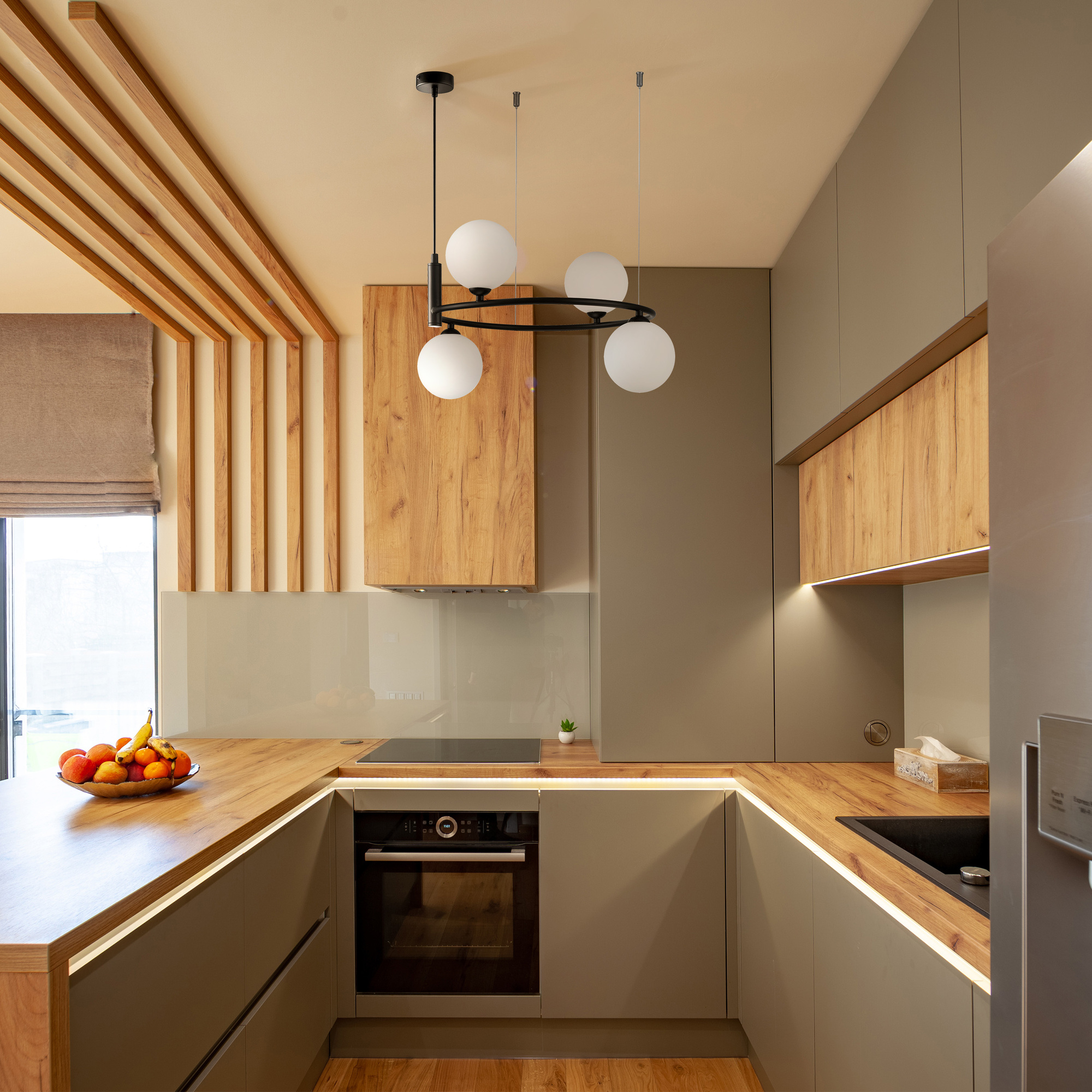 Дополнительная картинка Подвесная люстра Maytoni Ring MOD013PL-04B