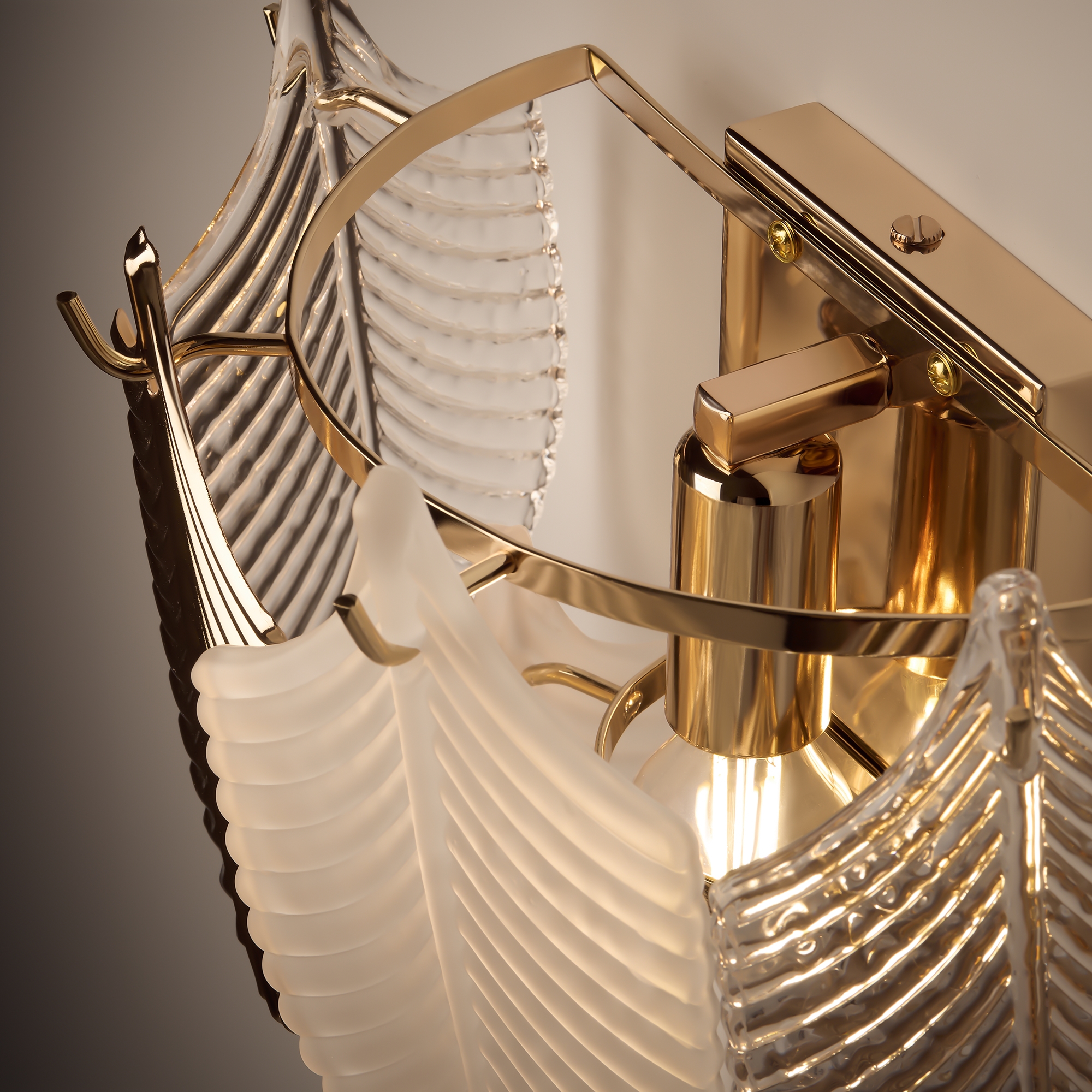 Дополнительная картинка Настенный светильник (бра) Freya FR5143WL-01G