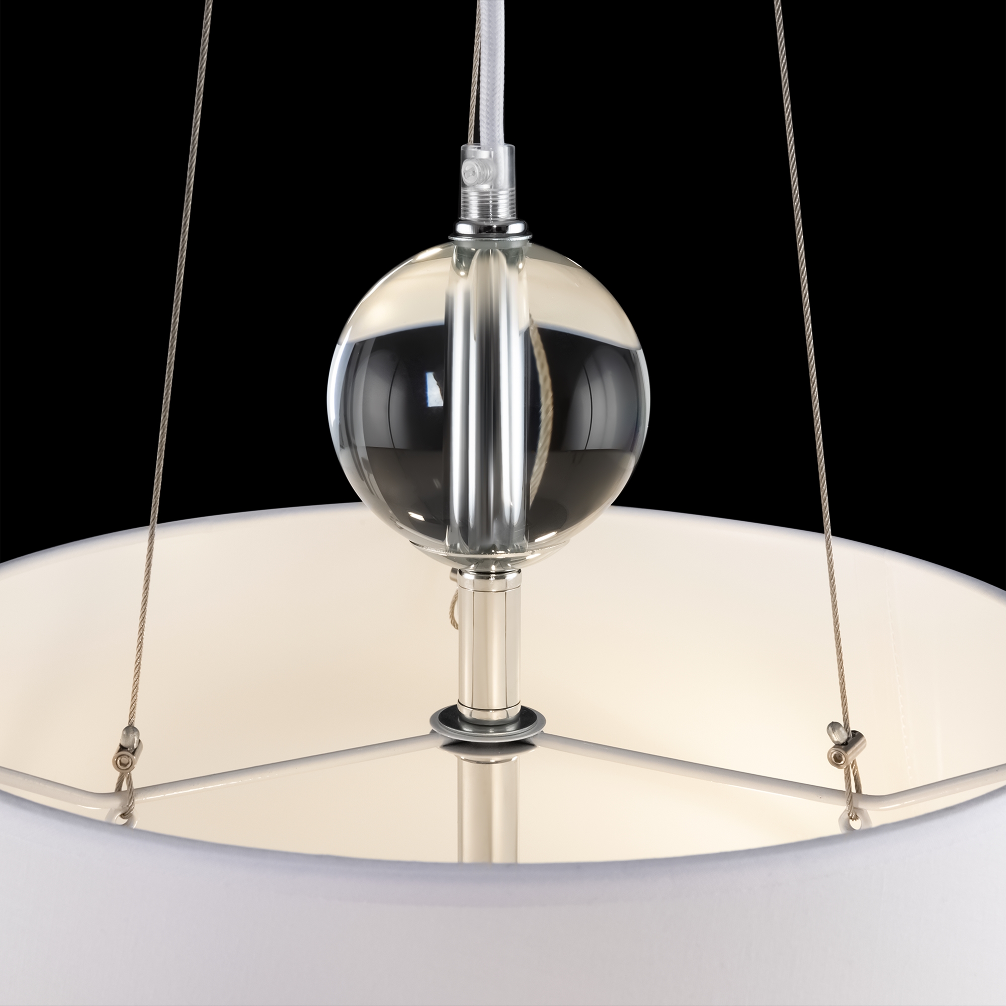 Дополнительная картинка Подвесной светильник Maytoni Bergamo MOD613PL-03W