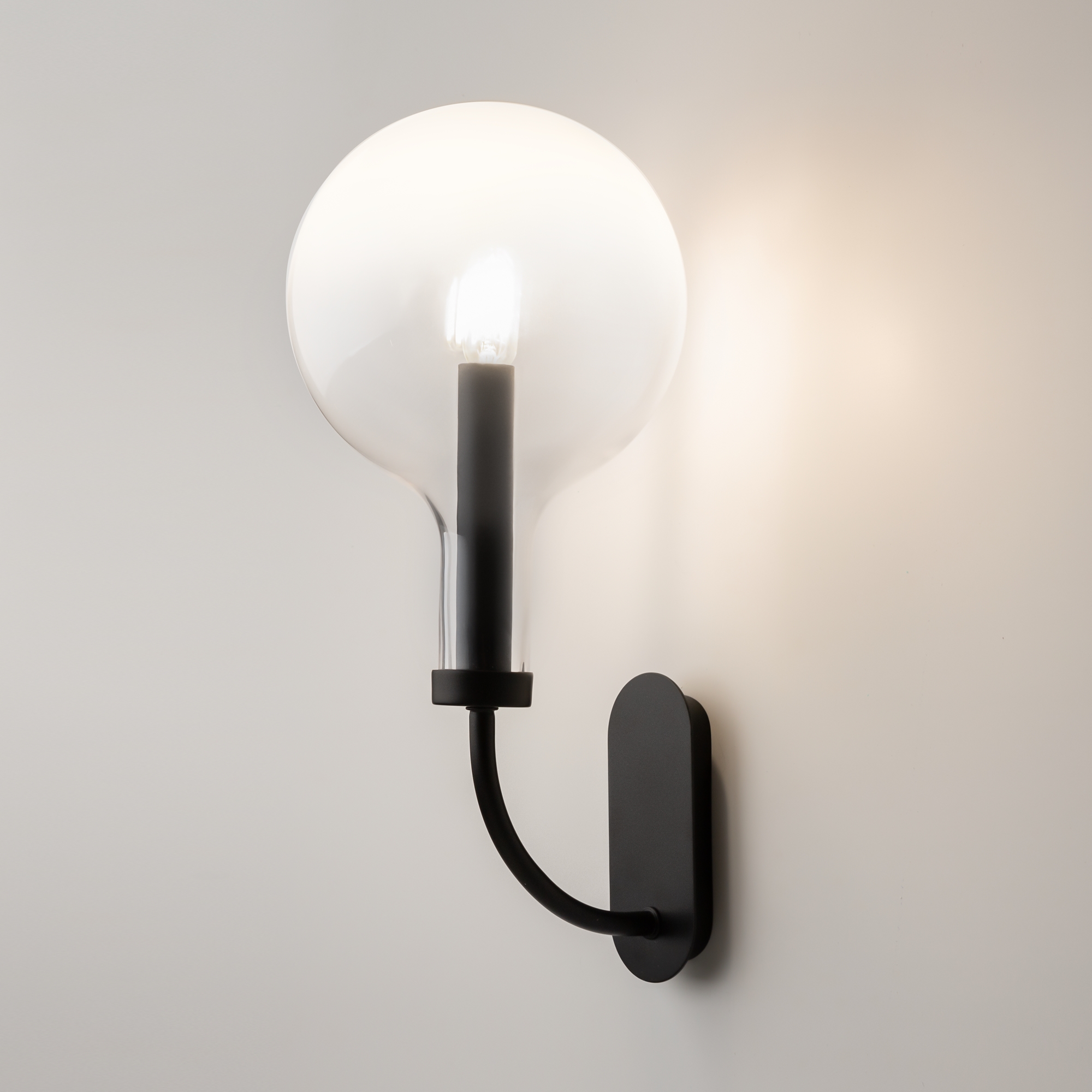 Дополнительная картинка Настенный светильник (бра) Maytoni MOD333WL-01B