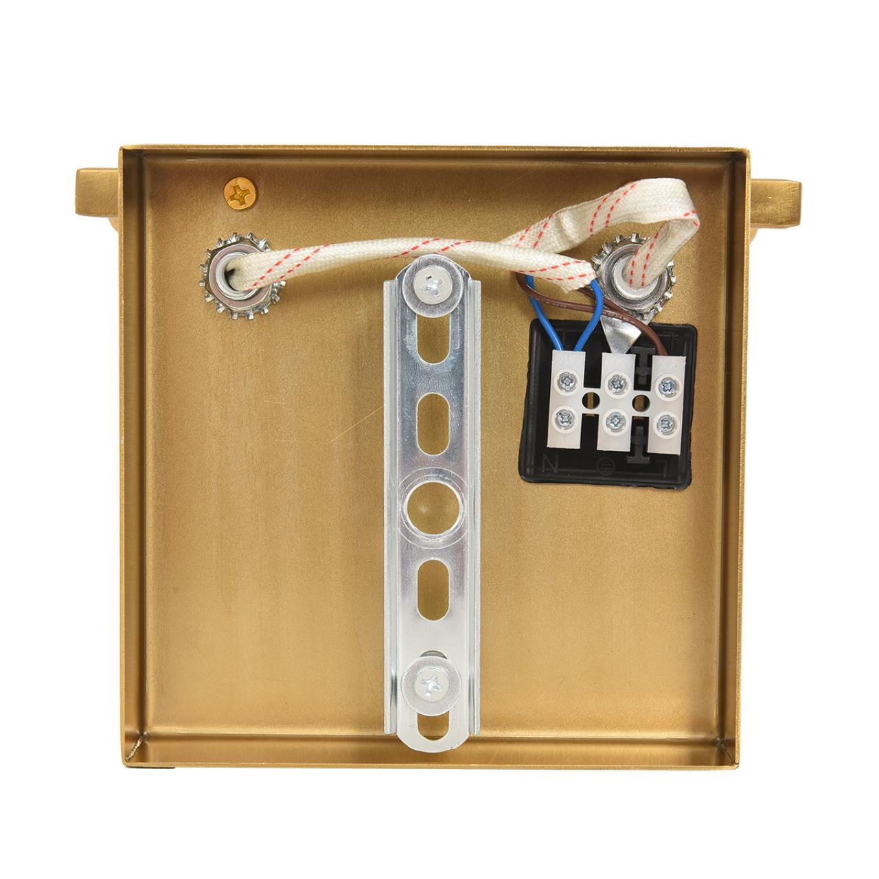 Картинка 8385/1W Lumion Настенный светильник PLUME