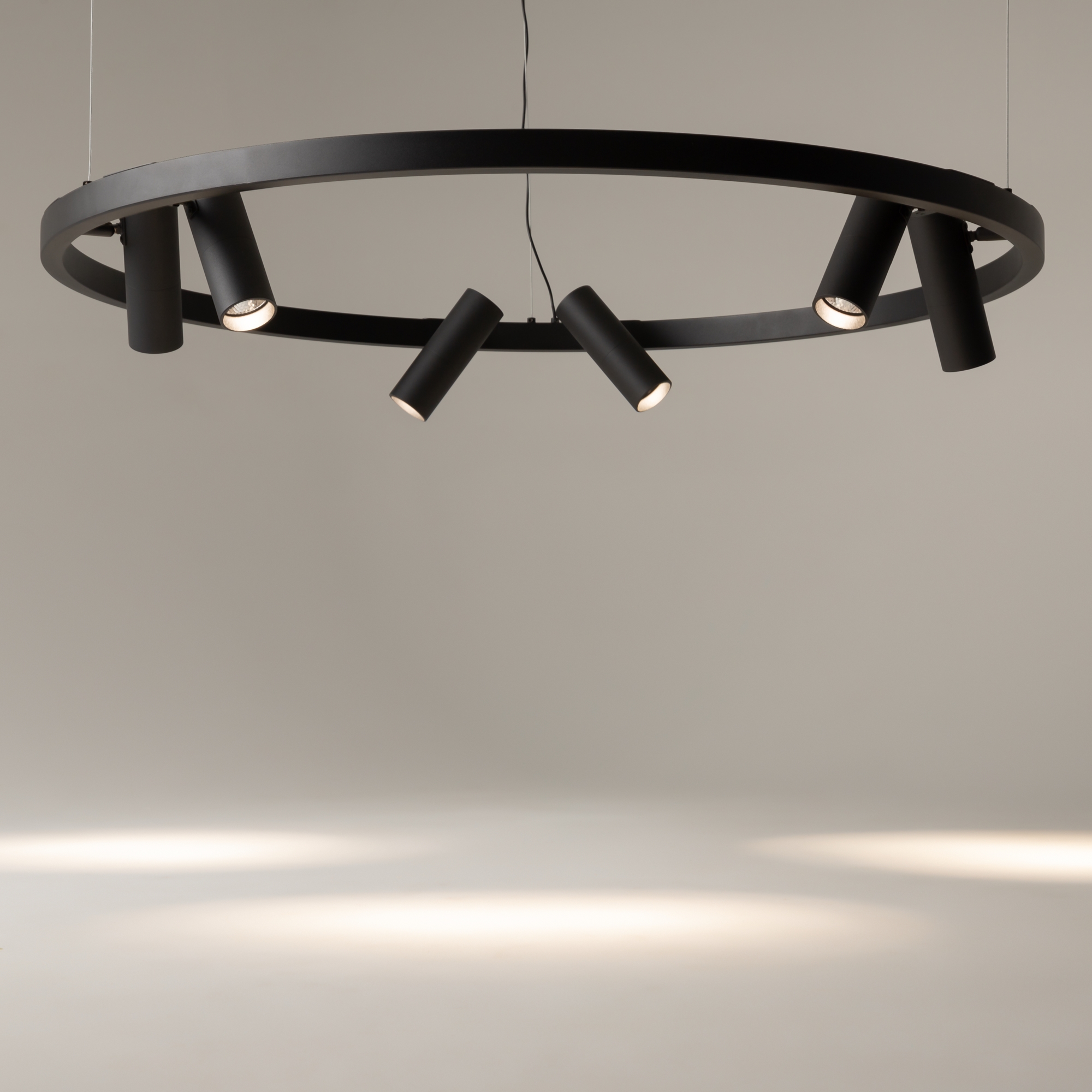 Дополнительная картинка Подвесной светильник Maytoni MOD102PL-L42BK