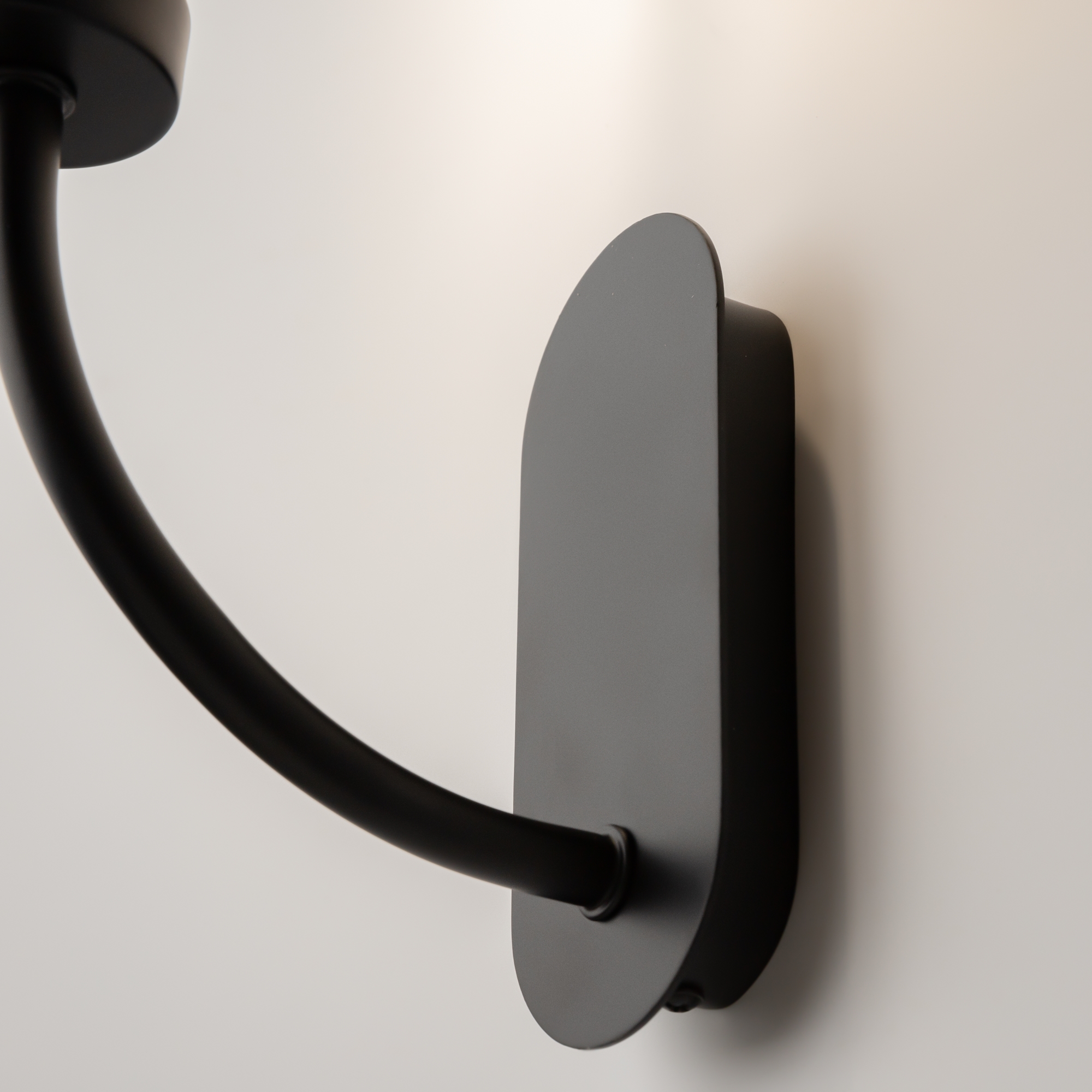 Дополнительная картинка Настенный светильник (бра) Maytoni MOD333WL-01B