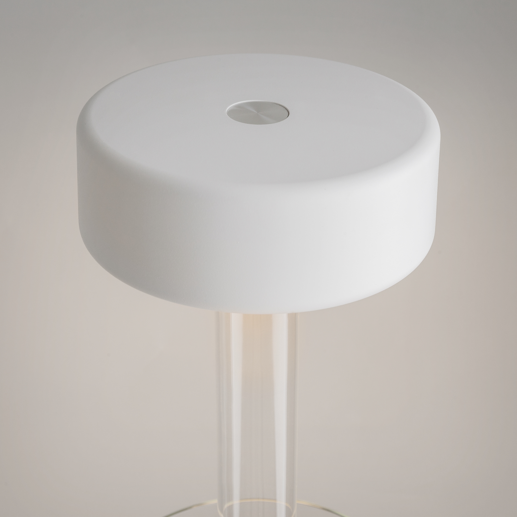 Дополнительная картинка Аккумуляторный светильник Maytoni MOD229TL-L3W3K1