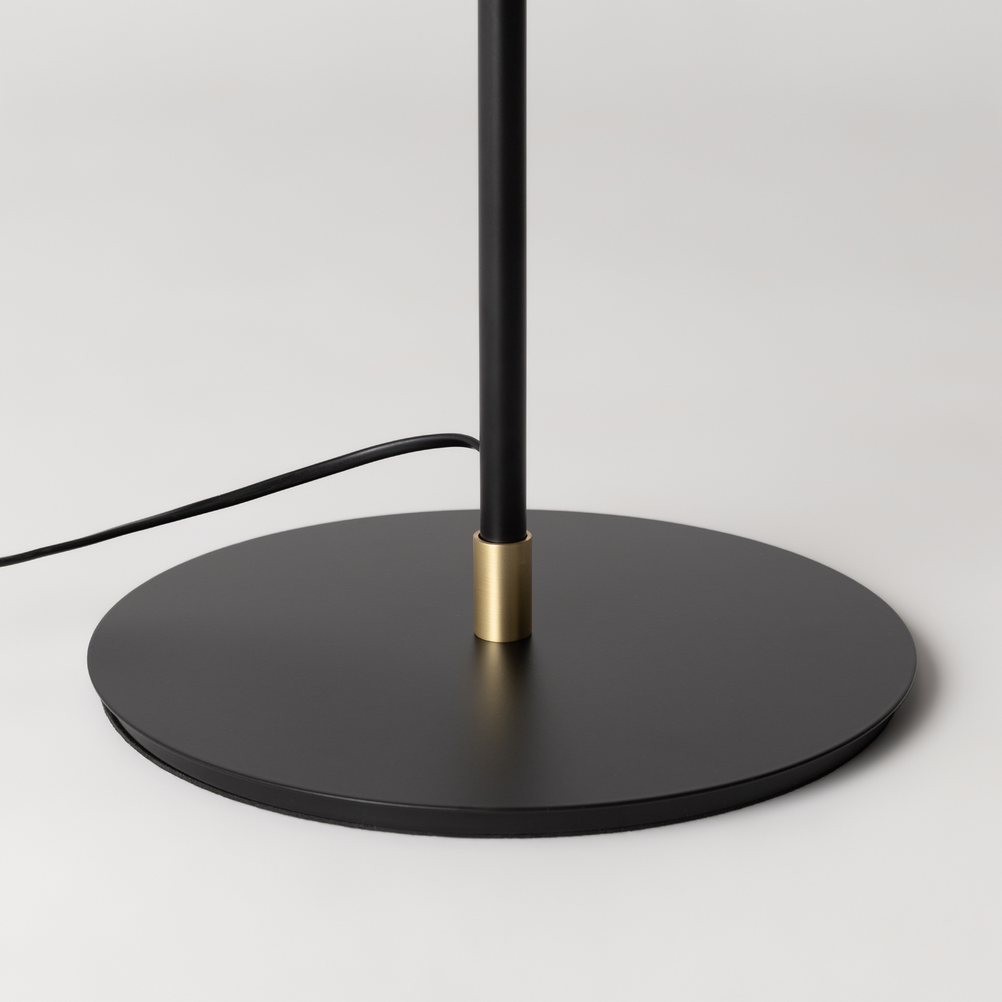 Картинка Торшер Maytoni MOD048FL-03G