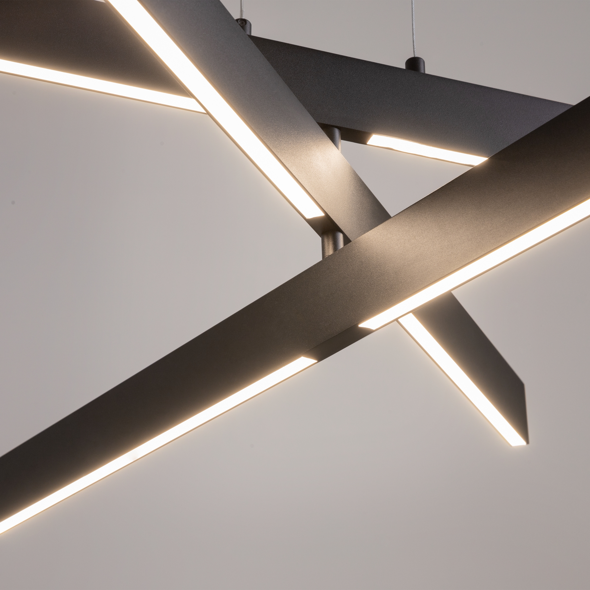 Дополнительная картинка Подвесной светильник Maytoni MOD163PL-L38B4K