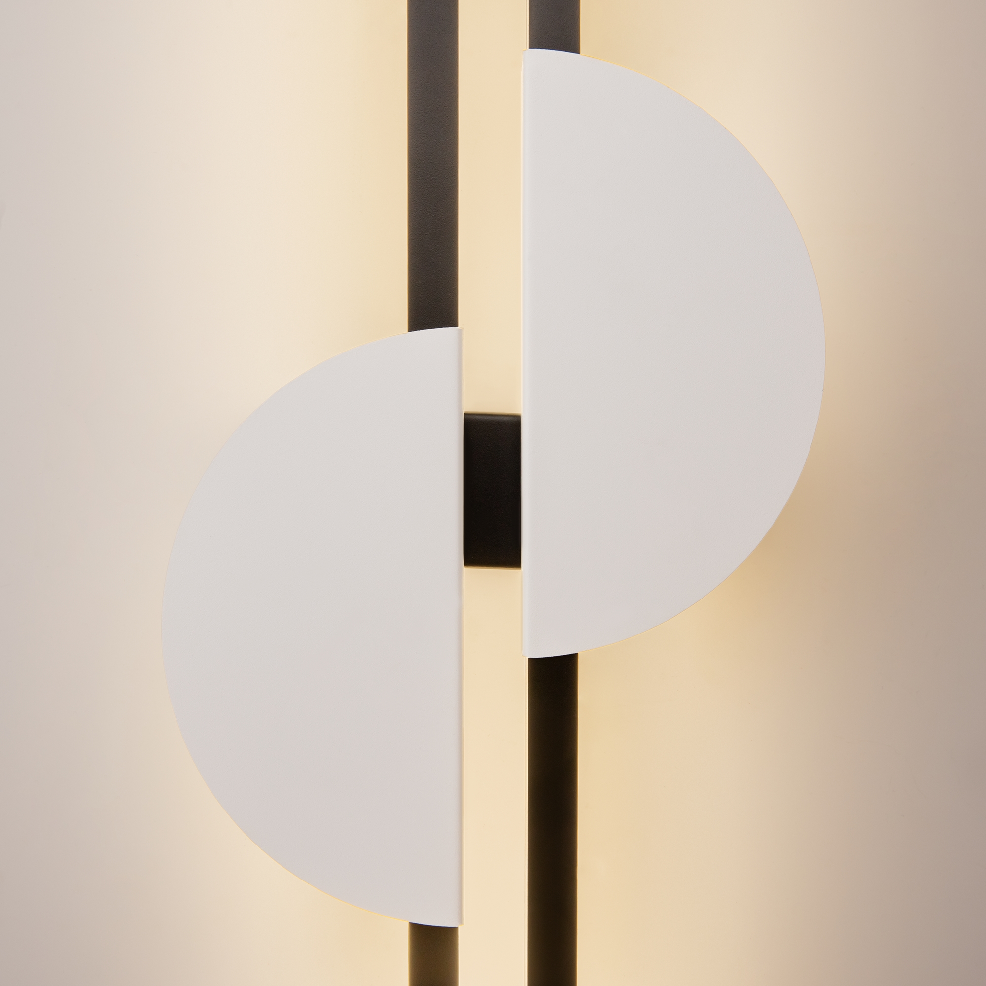 Дополнительная картинка Настенный светильник (бра) Maytoni MOD179WL-L22W4K1