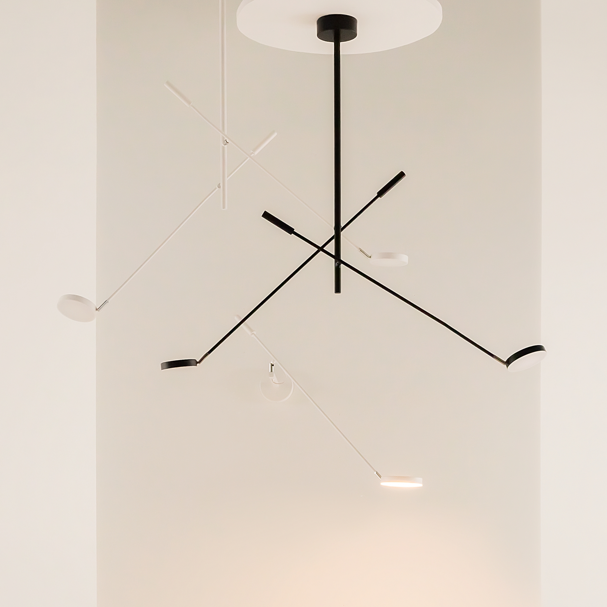 Дополнительная картинка Подвесной светильник Maytoni MOD070CL-L15B3K1