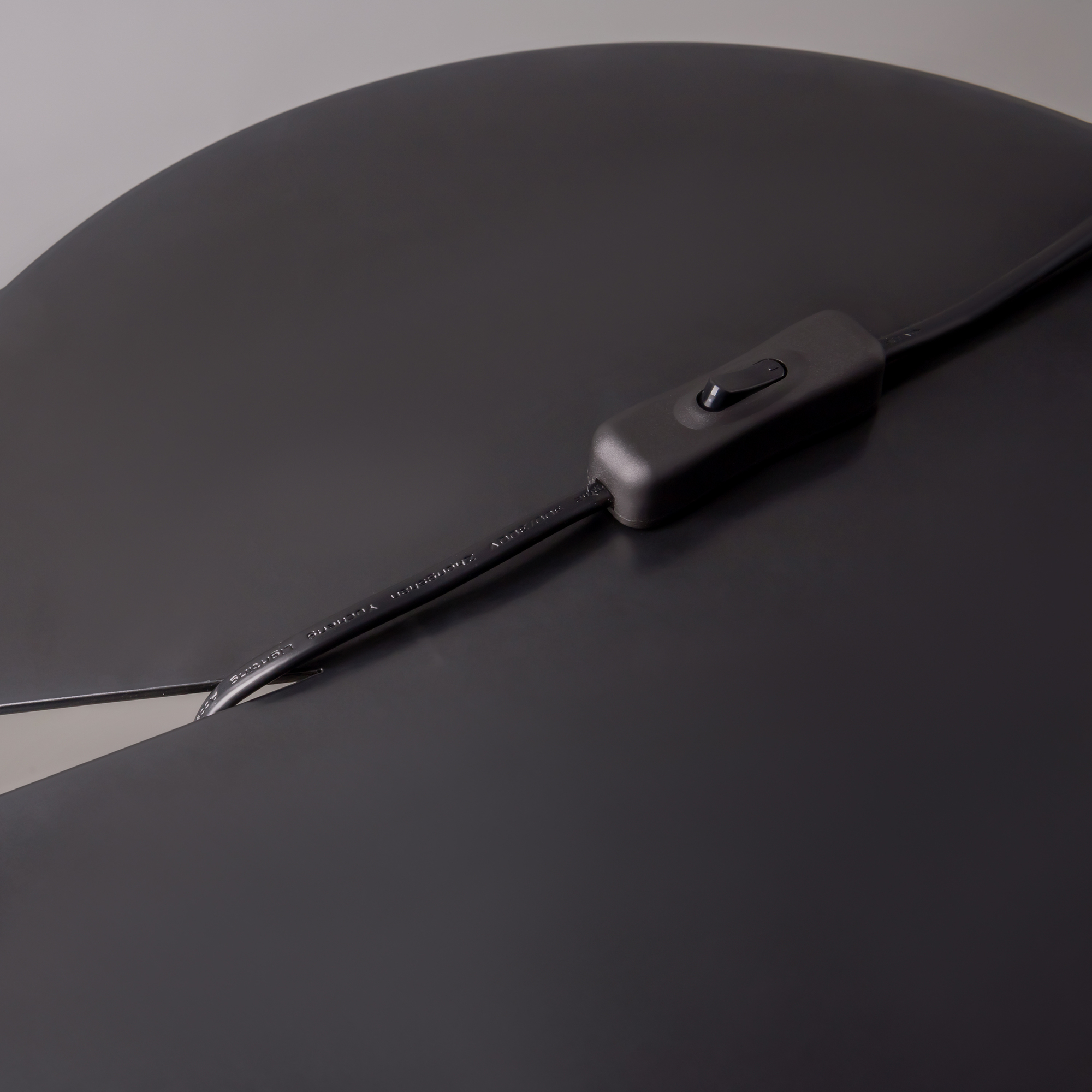 Дополнительная картинка Настольный светильник Maytoni MOD177TL-01B