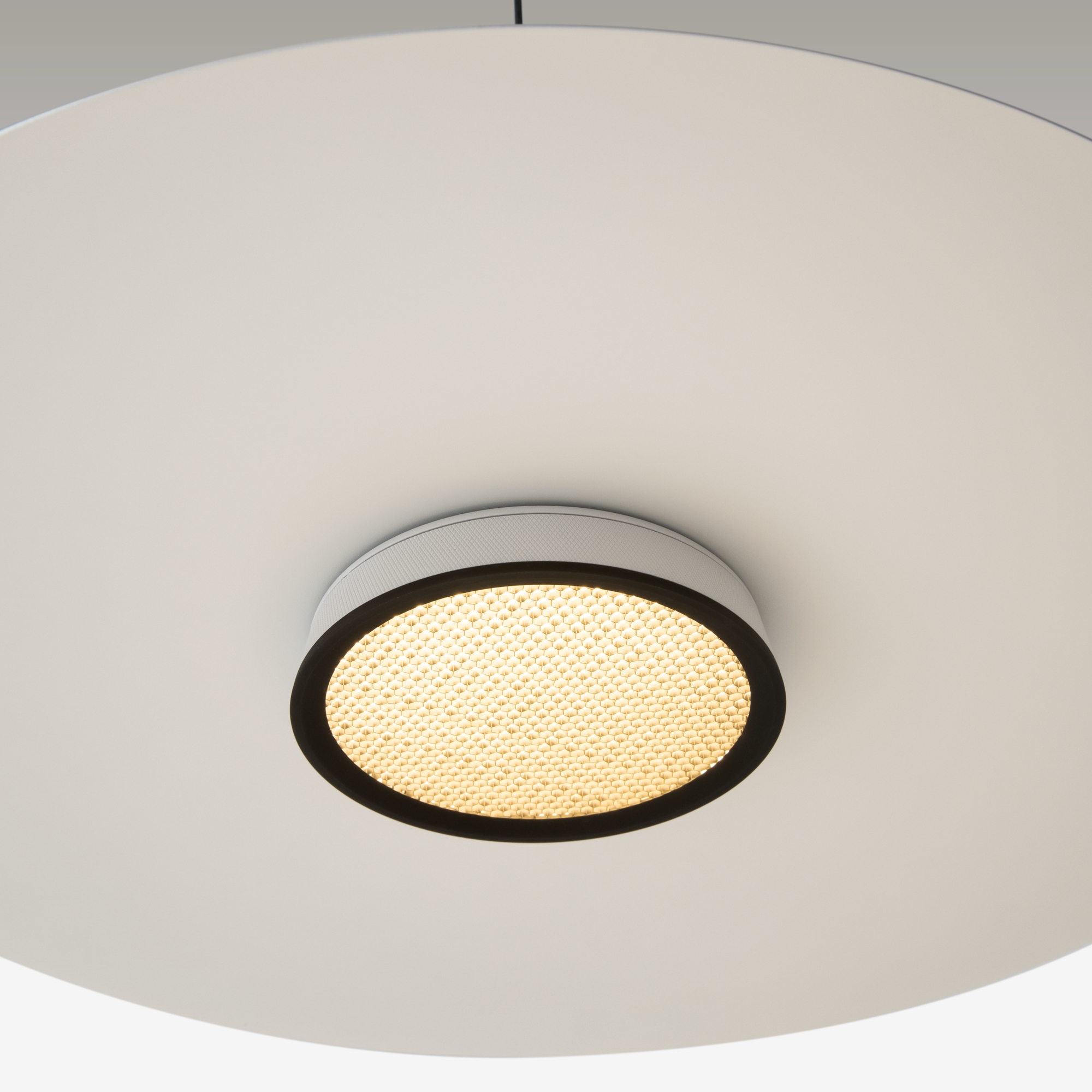 Дополнительная картинка Подвесной светильник Maytoni MOD041PL-L15W3K1