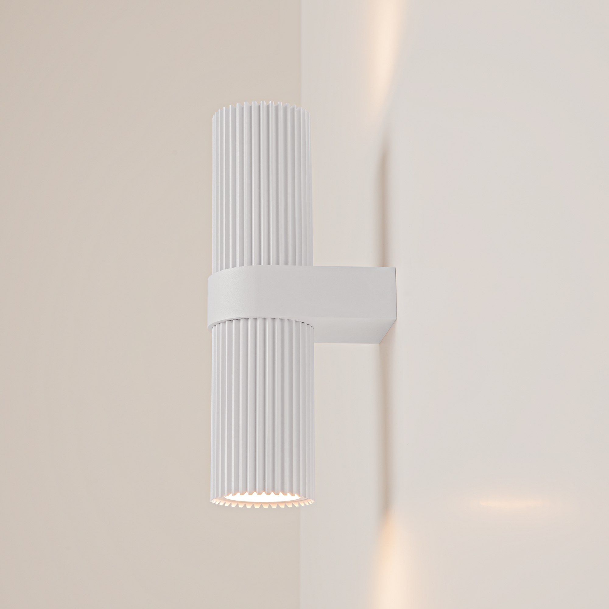 Дополнительная картинка Настенный светильник (бра) Maytoni MOD326WL-02W