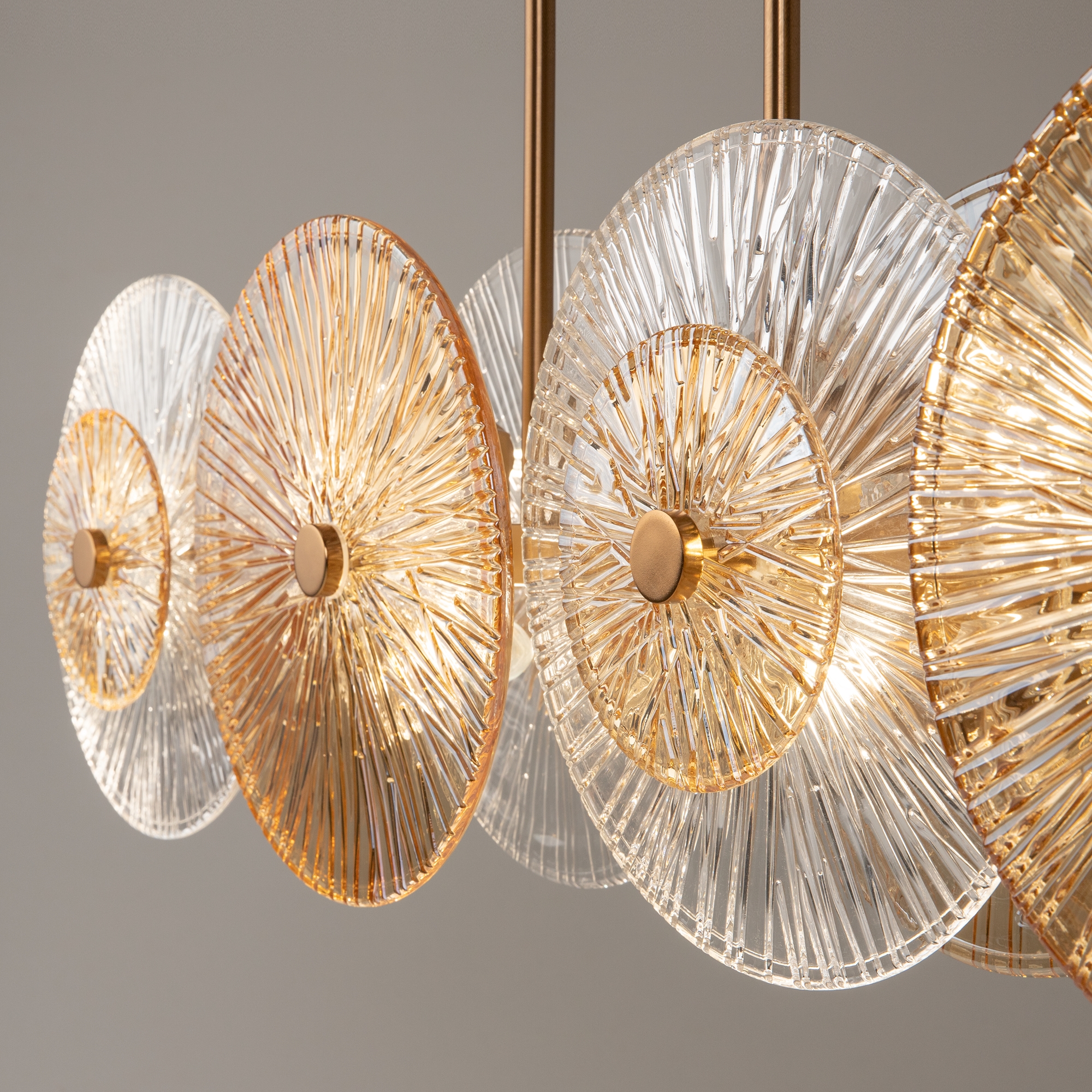 Дополнительная картинка Подвесной светильник Maytoni MOD007PL-08G1