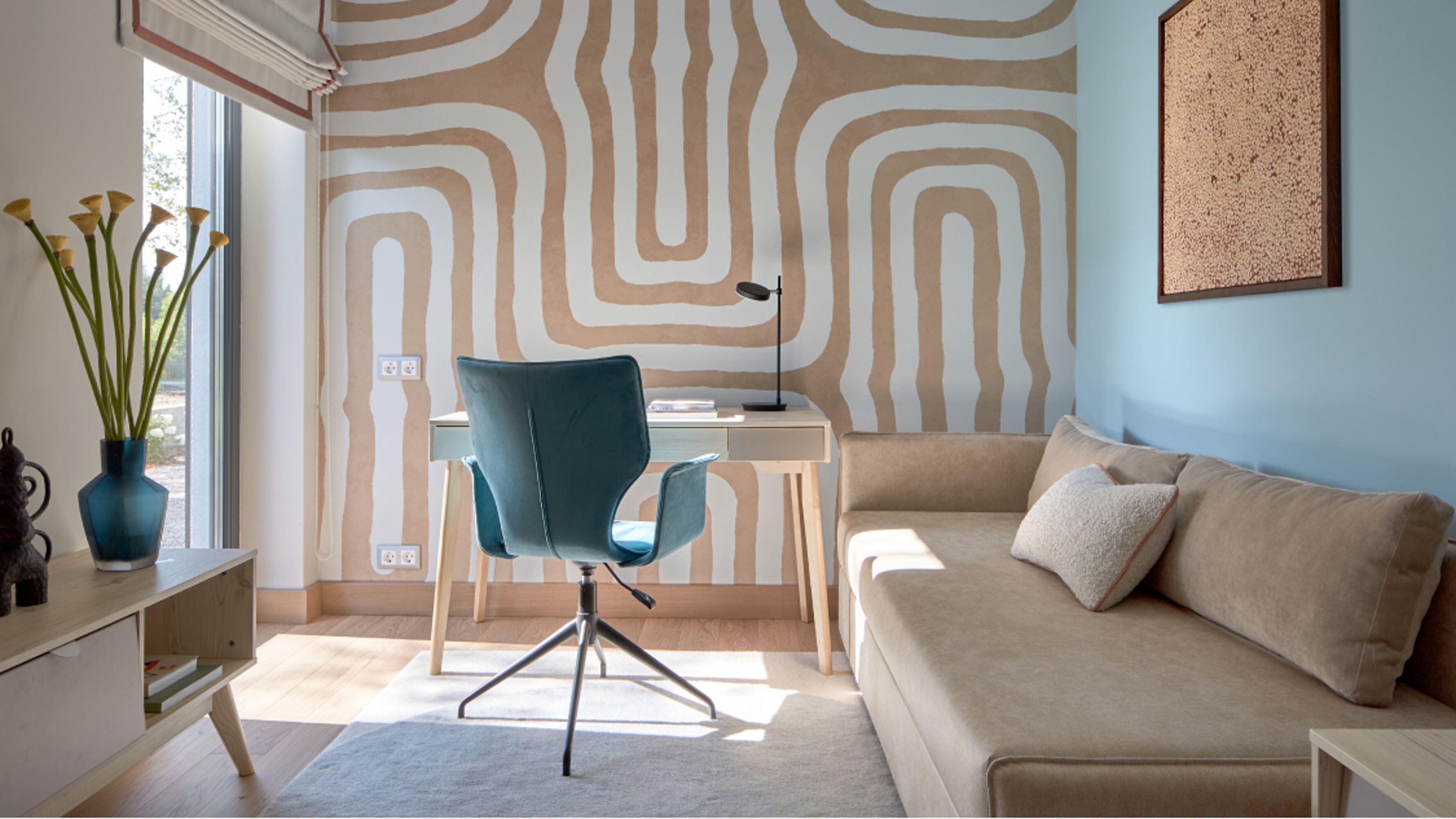 Картинка Настольная лампа Maytoni Fad MOD070TL-L8B3K