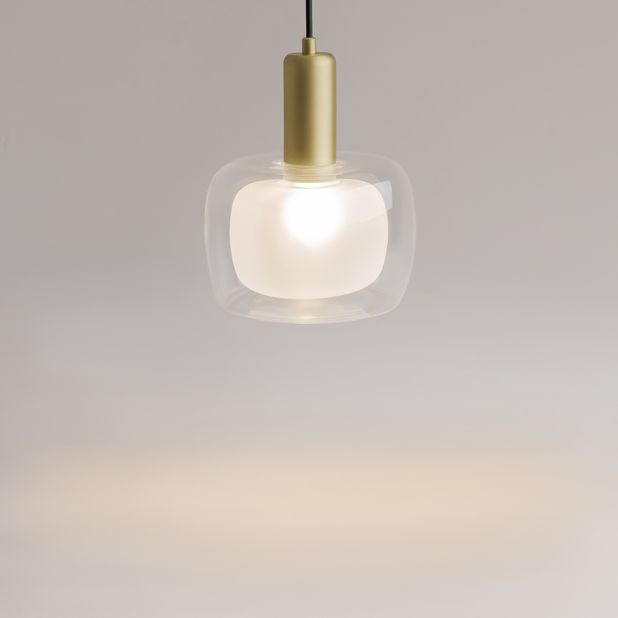 Дополнительная картинка Подвесной светильник Maytoni MOD411PL-01G