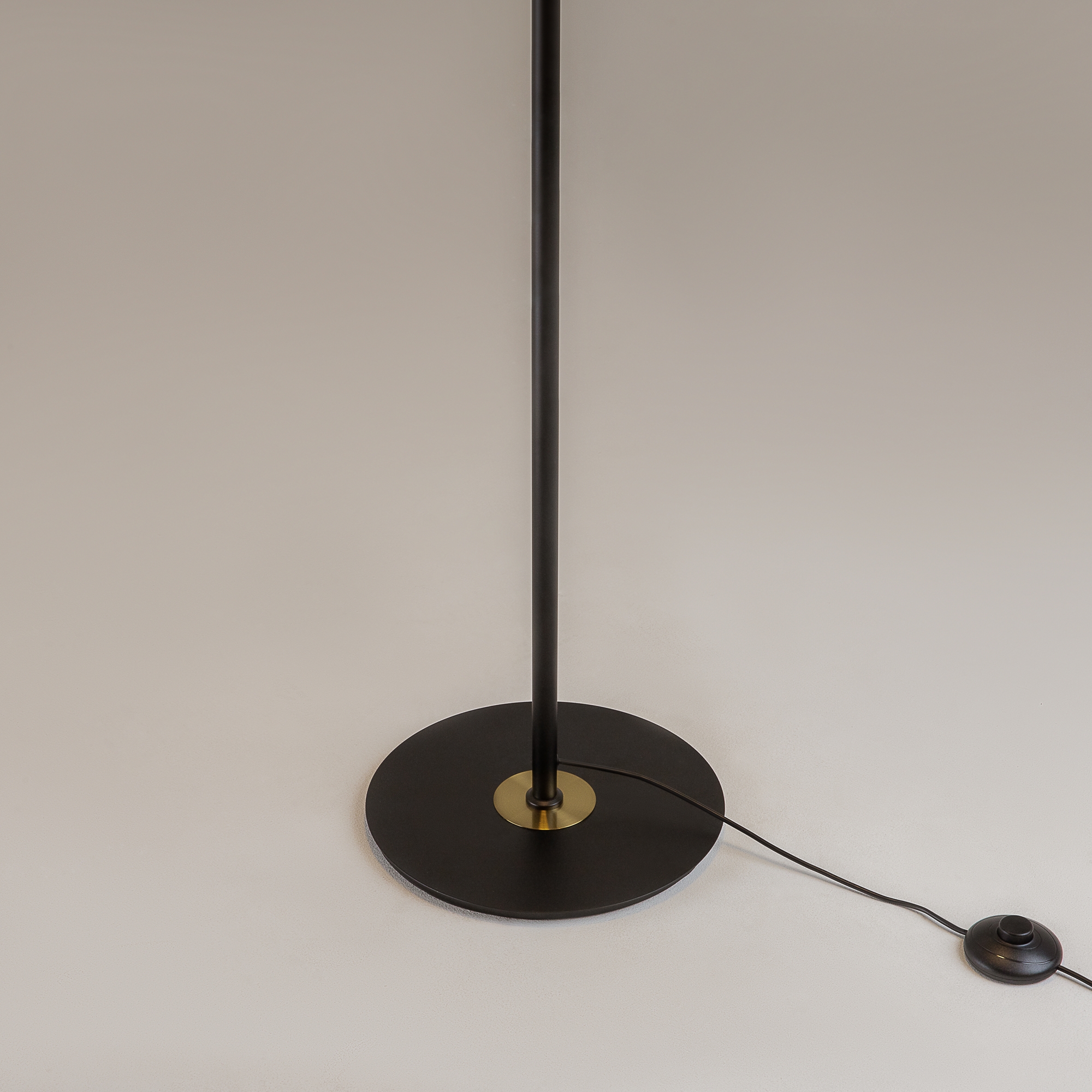 Картинка Напольный светильник (торшер) Maytoni MOD348FL-L24BBS3K