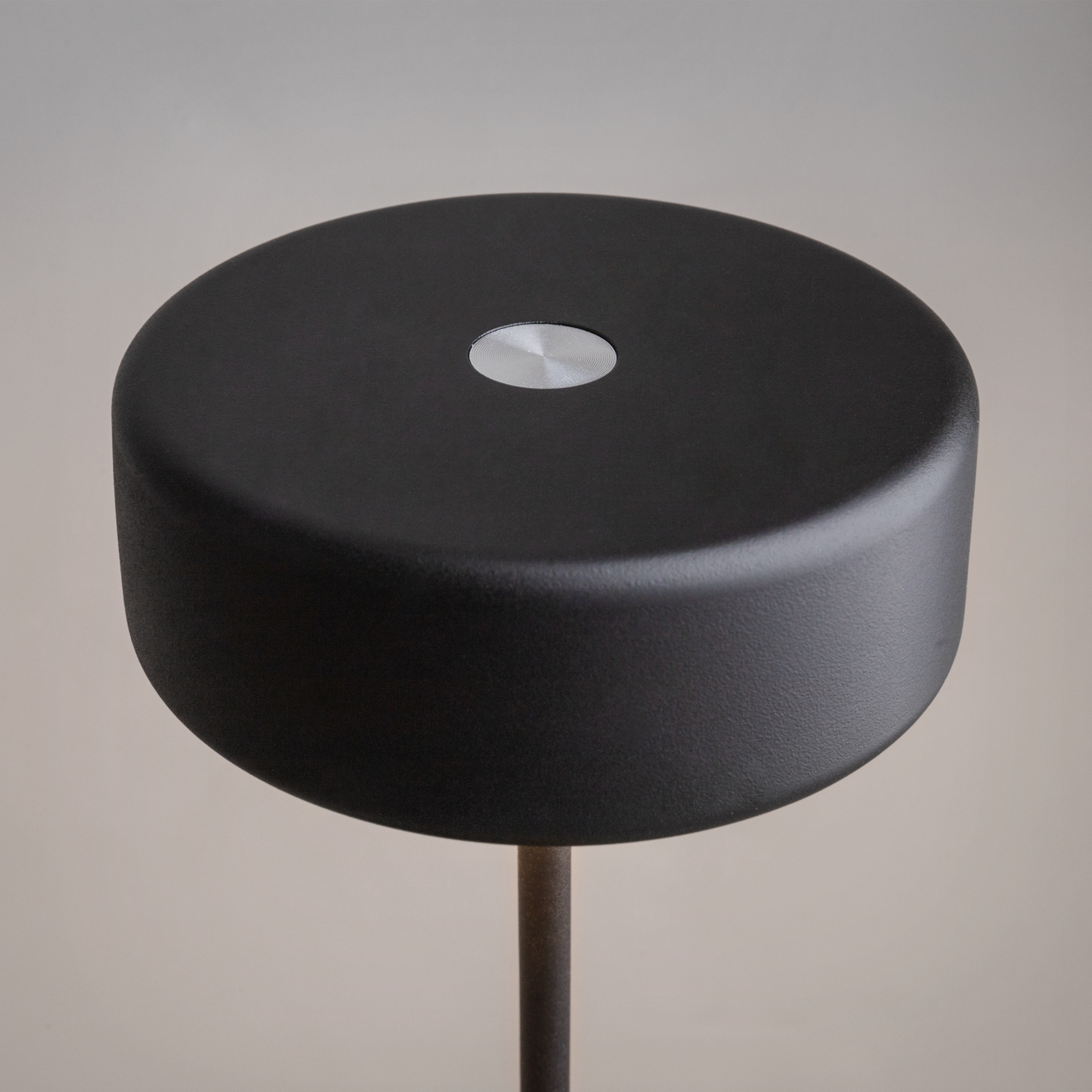 Дополнительная картинка Аккумуляторный светильник Maytoni MOD229TL-L3B3K2