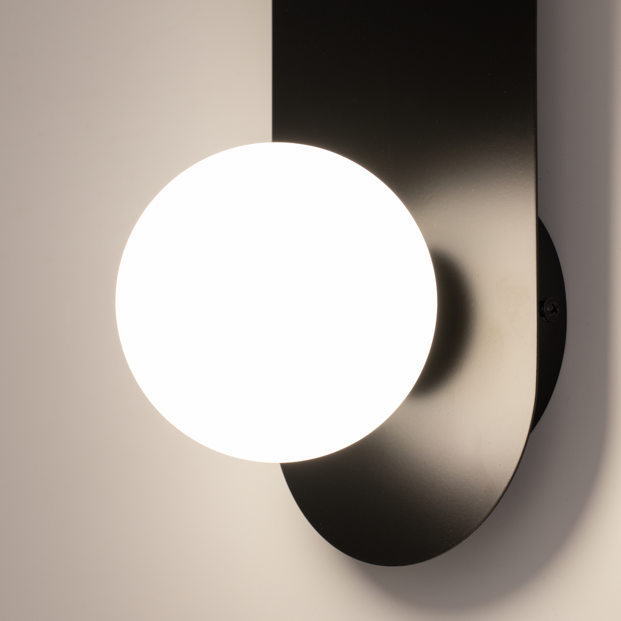 Дополнительная картинка Настенный светильник (бра) Maytoni MOD419WL-01B