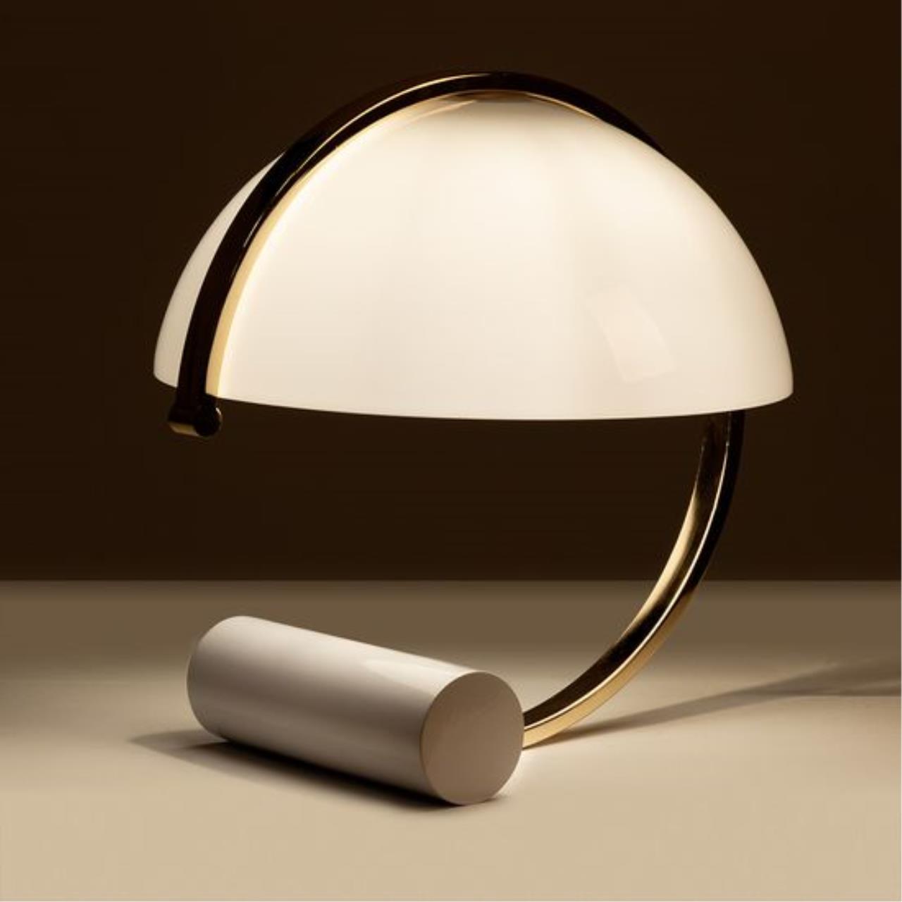 Картинка Настольный светильник Arte Lamp BRAVA A5056LT-1GO
