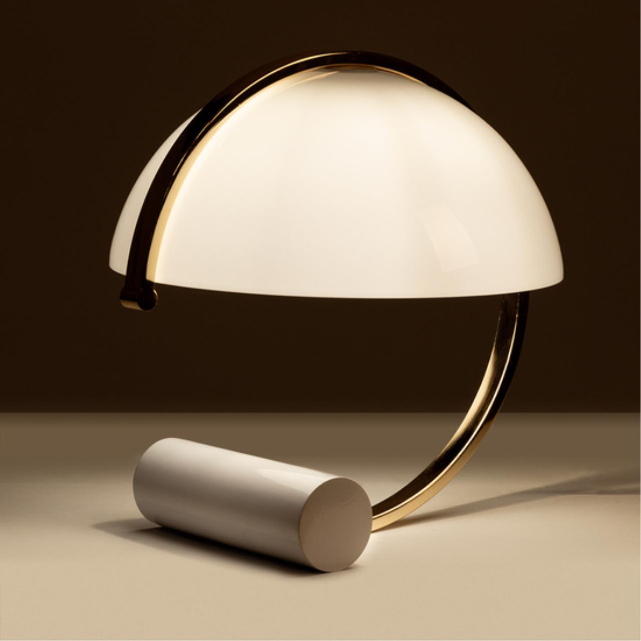 Картинка Настольный светильник Arte Lamp BRAVA A5056LT-1GO
