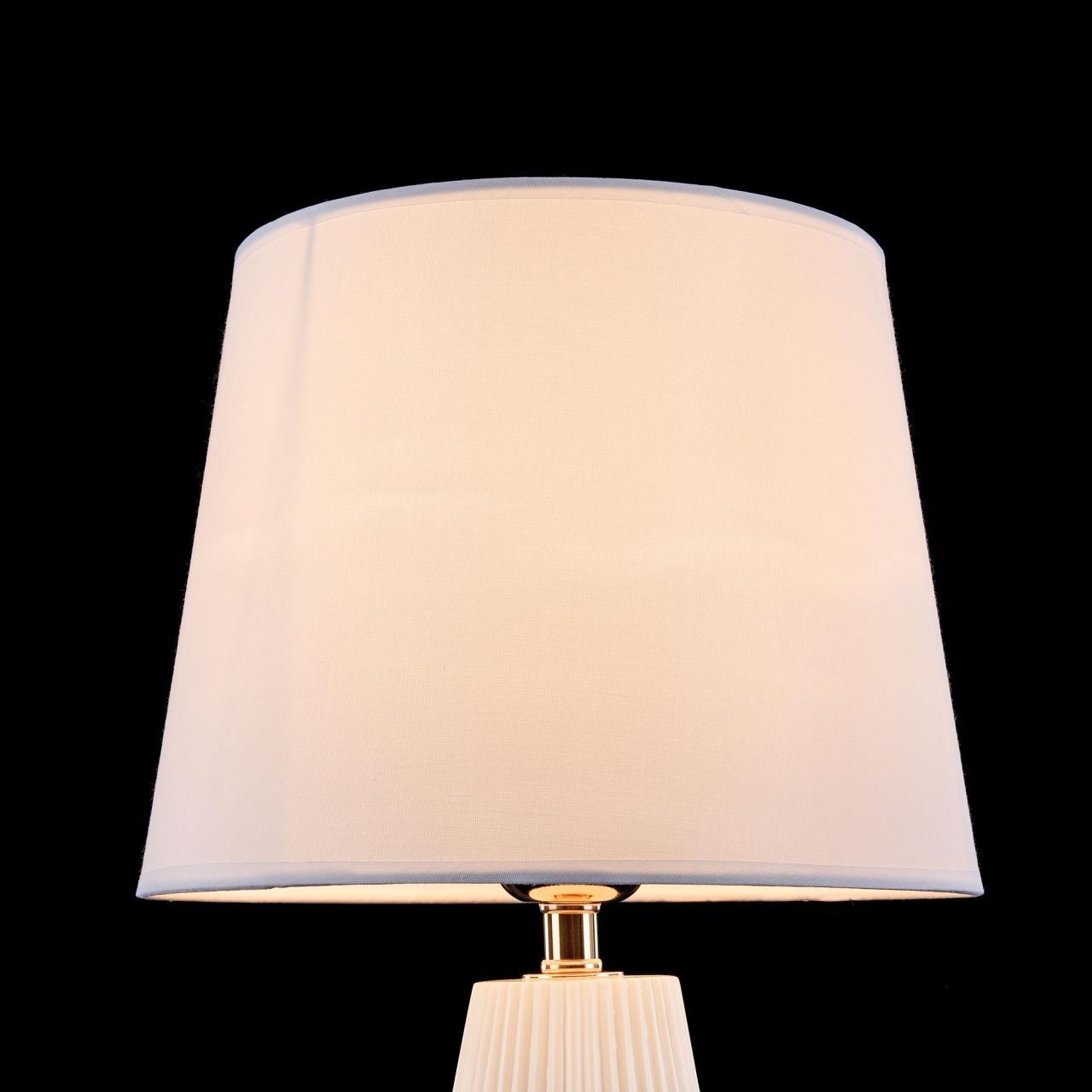 Дополнительная картинка Настольная лампа Maytoni Calvin Table Z181-TL-01-W