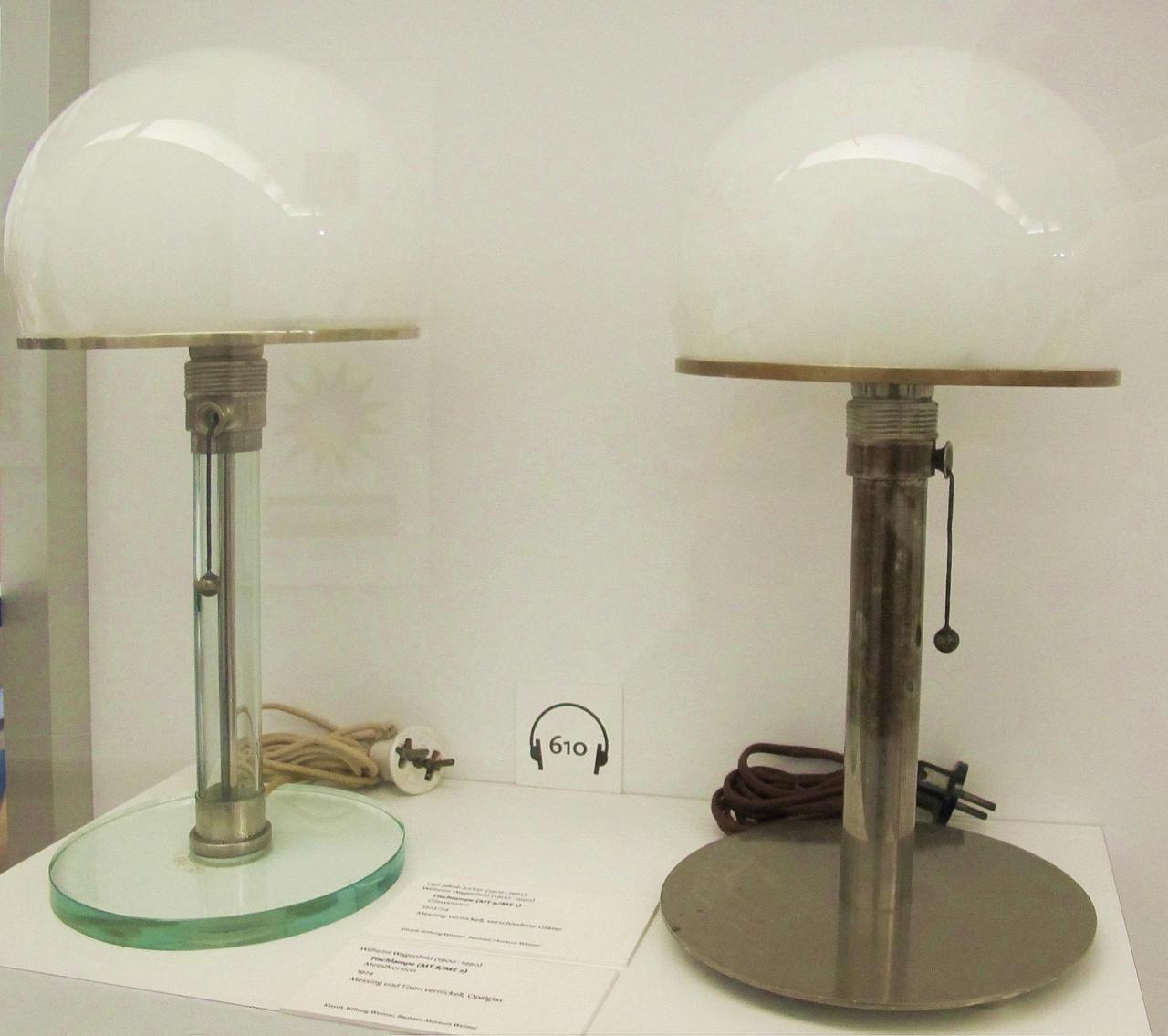 Настольная лампа в Доме-музее Вагенфельда.jpeg