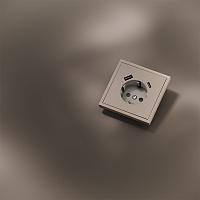 Накладка для розетки с заземлением и защитными шторками, с USB A+C, S70 Metal (платина) 